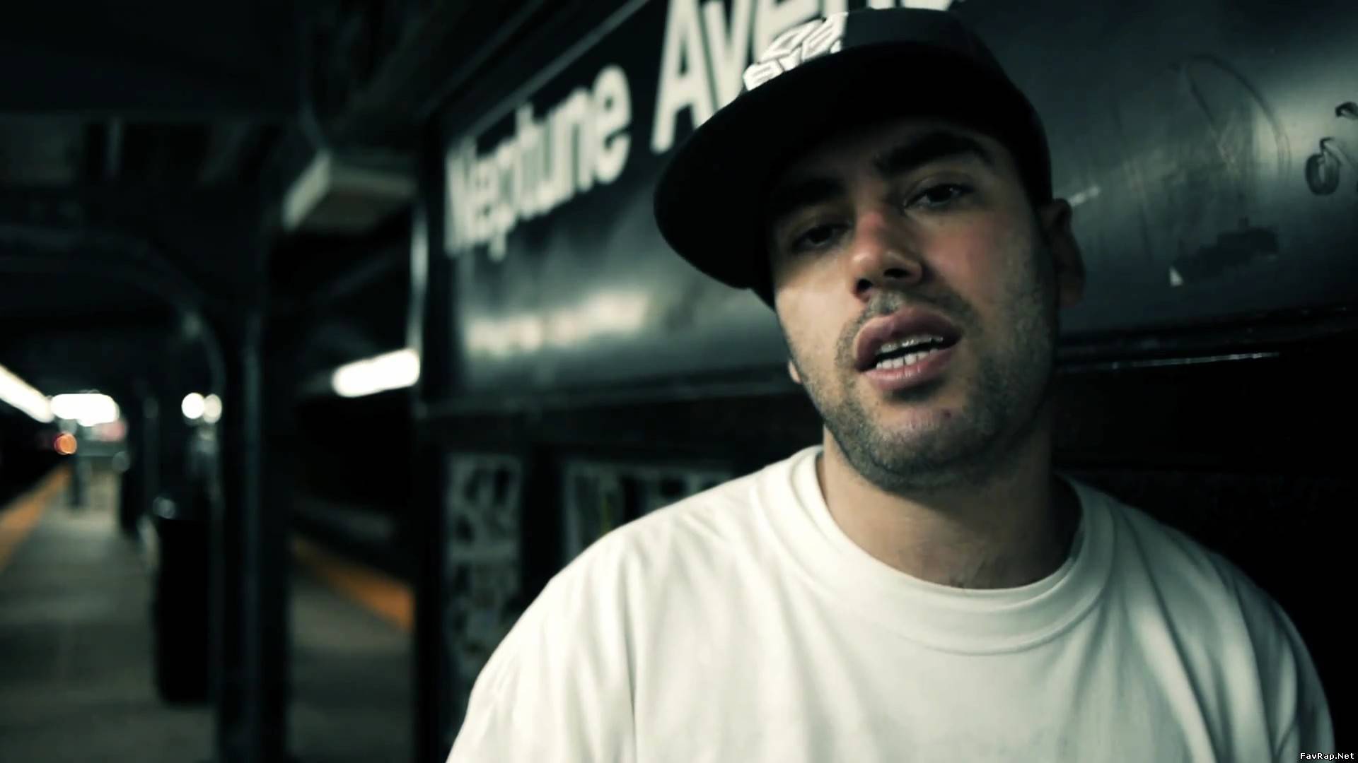 SLIM читает рэп