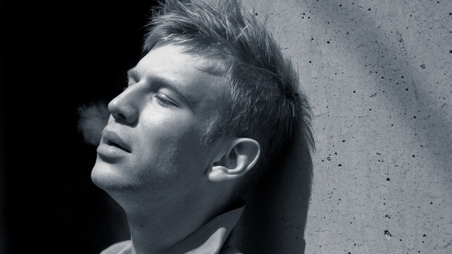 Иван Дорн в черно-белой фотосессии