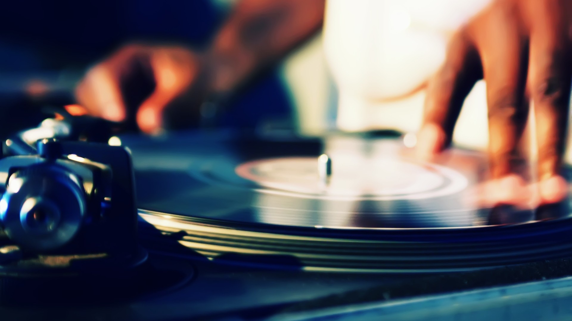 Руки диджея