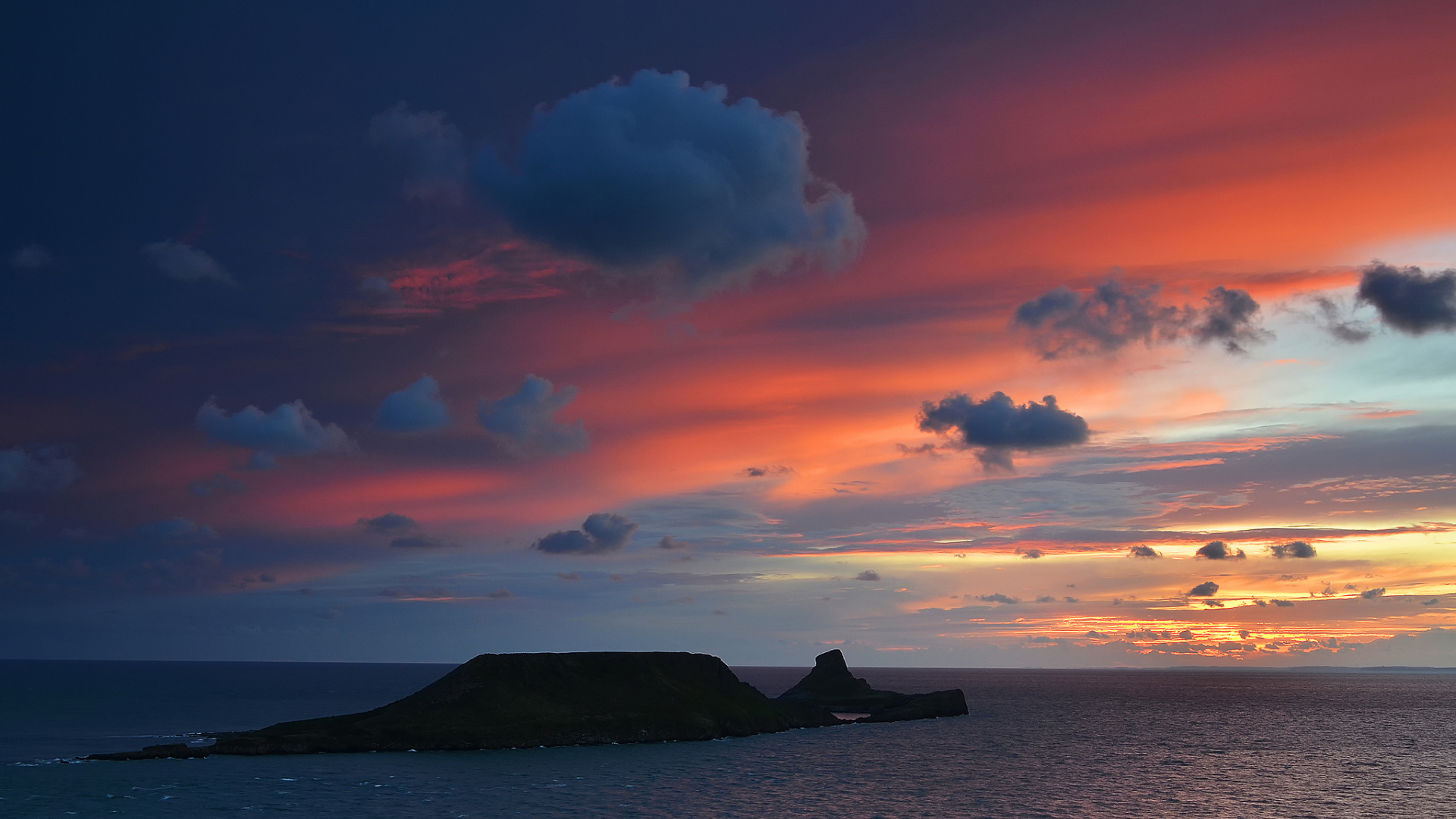 Одинокий остров в море