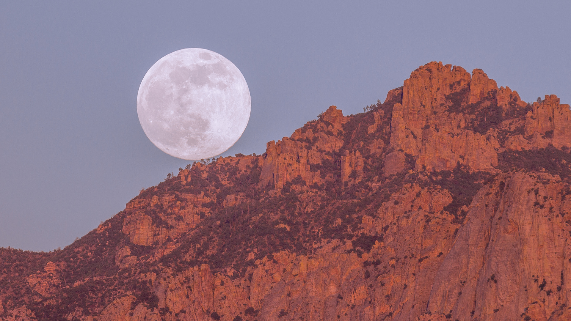 Горы и луна