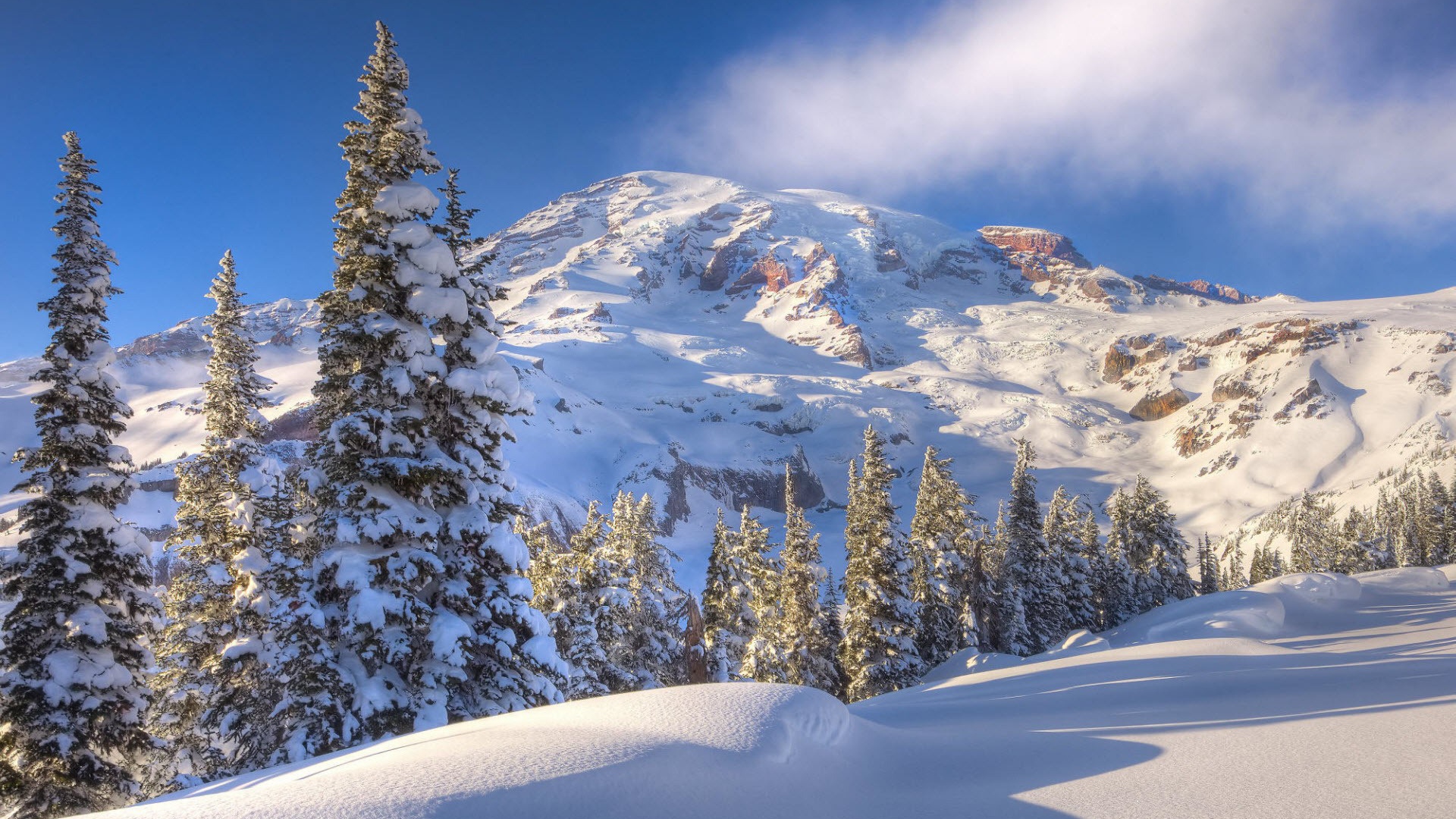Зимний горный пейзаж