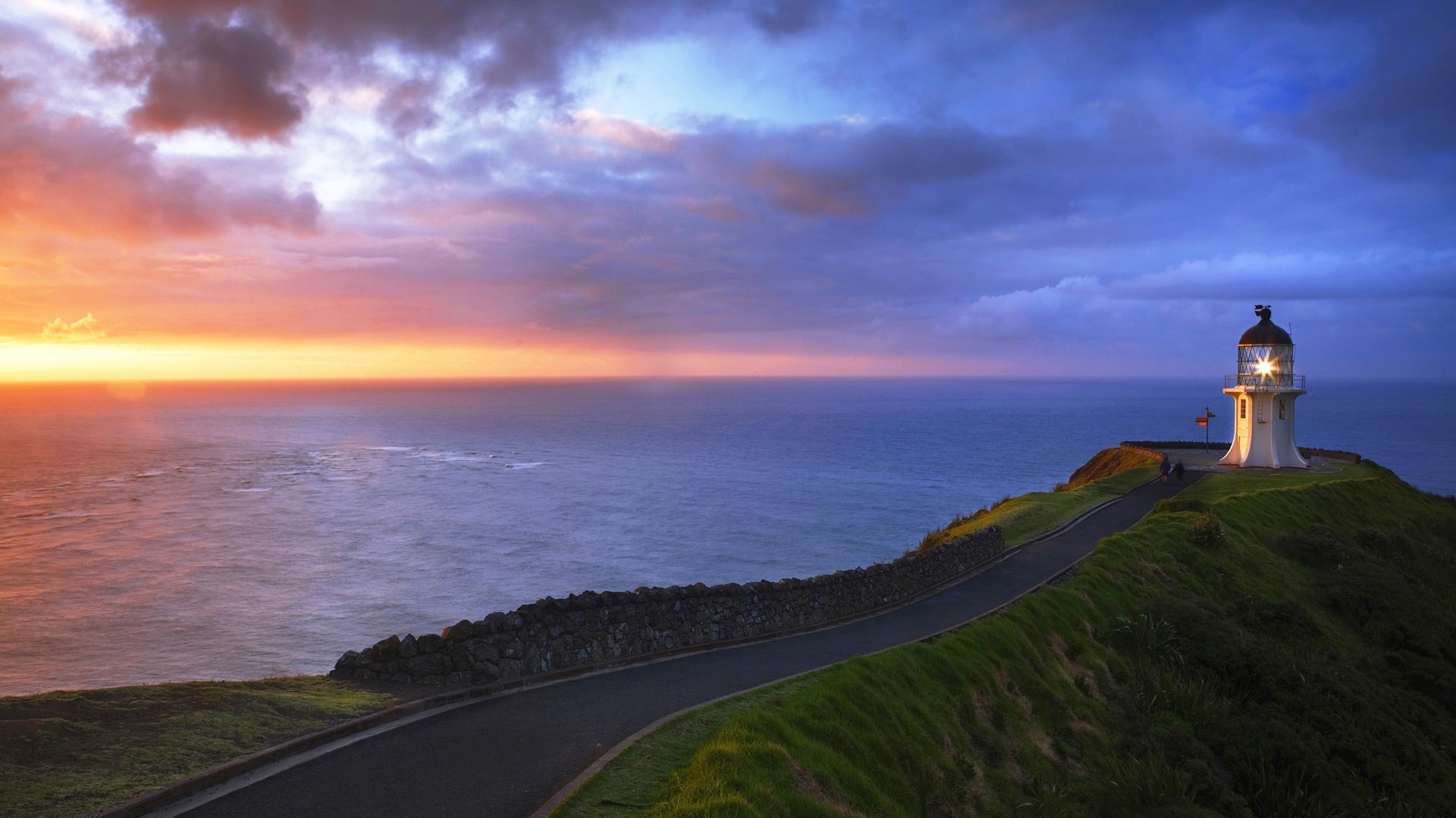 Маяк на мысе