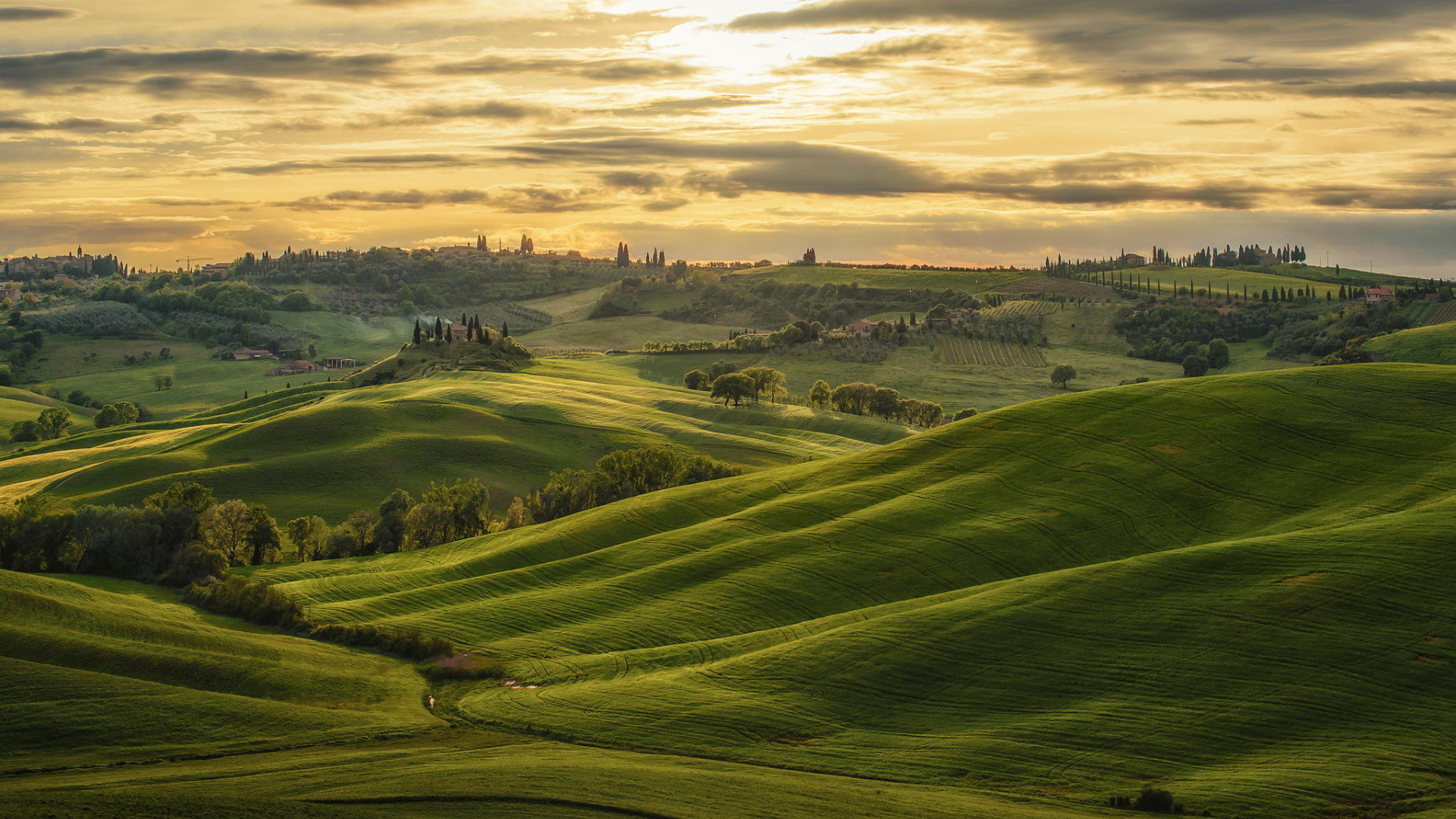 Красочный пейзаж с закатом