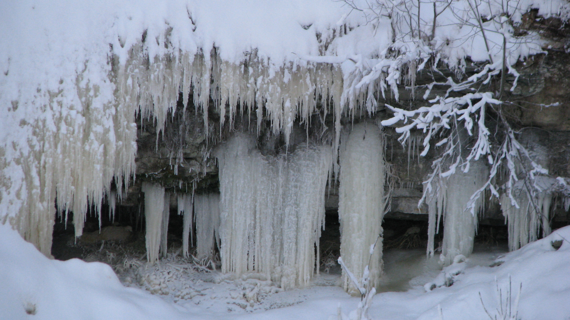 Замерзший водопад в Эстонии