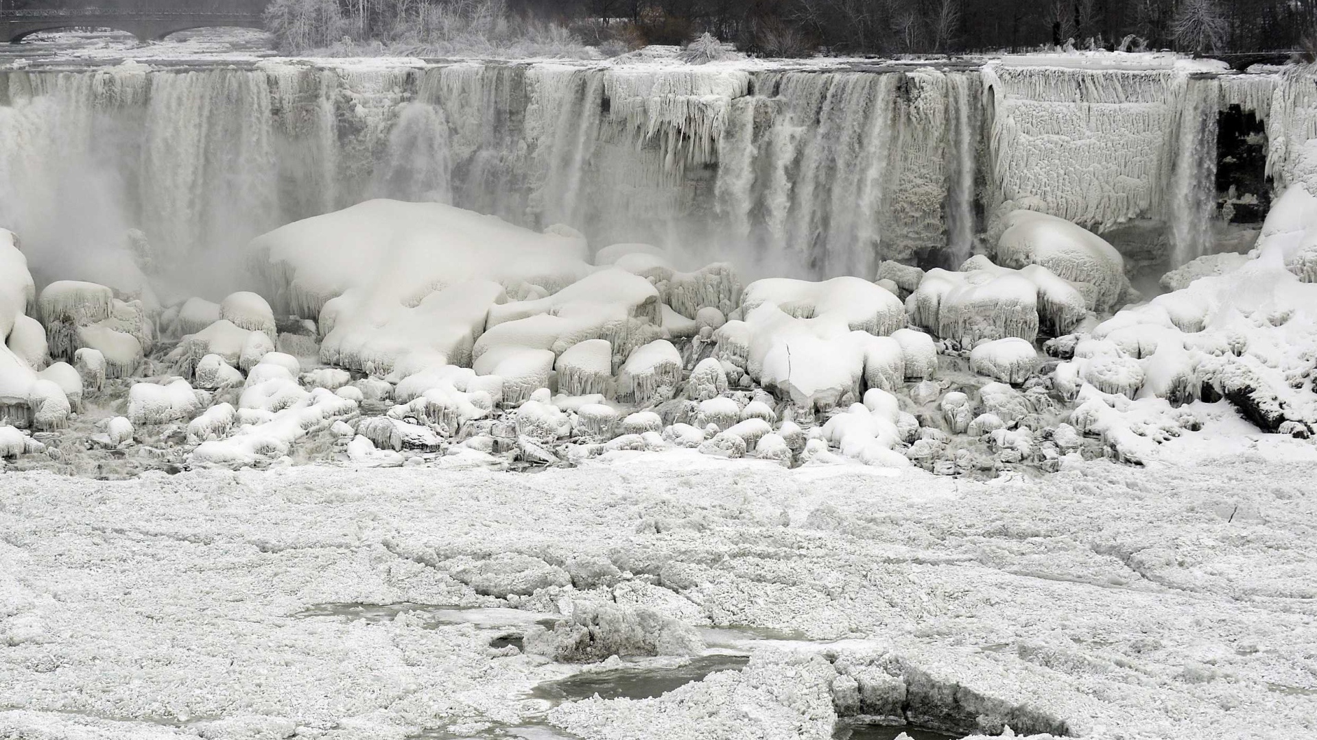 Замерзший водопад Ниагара