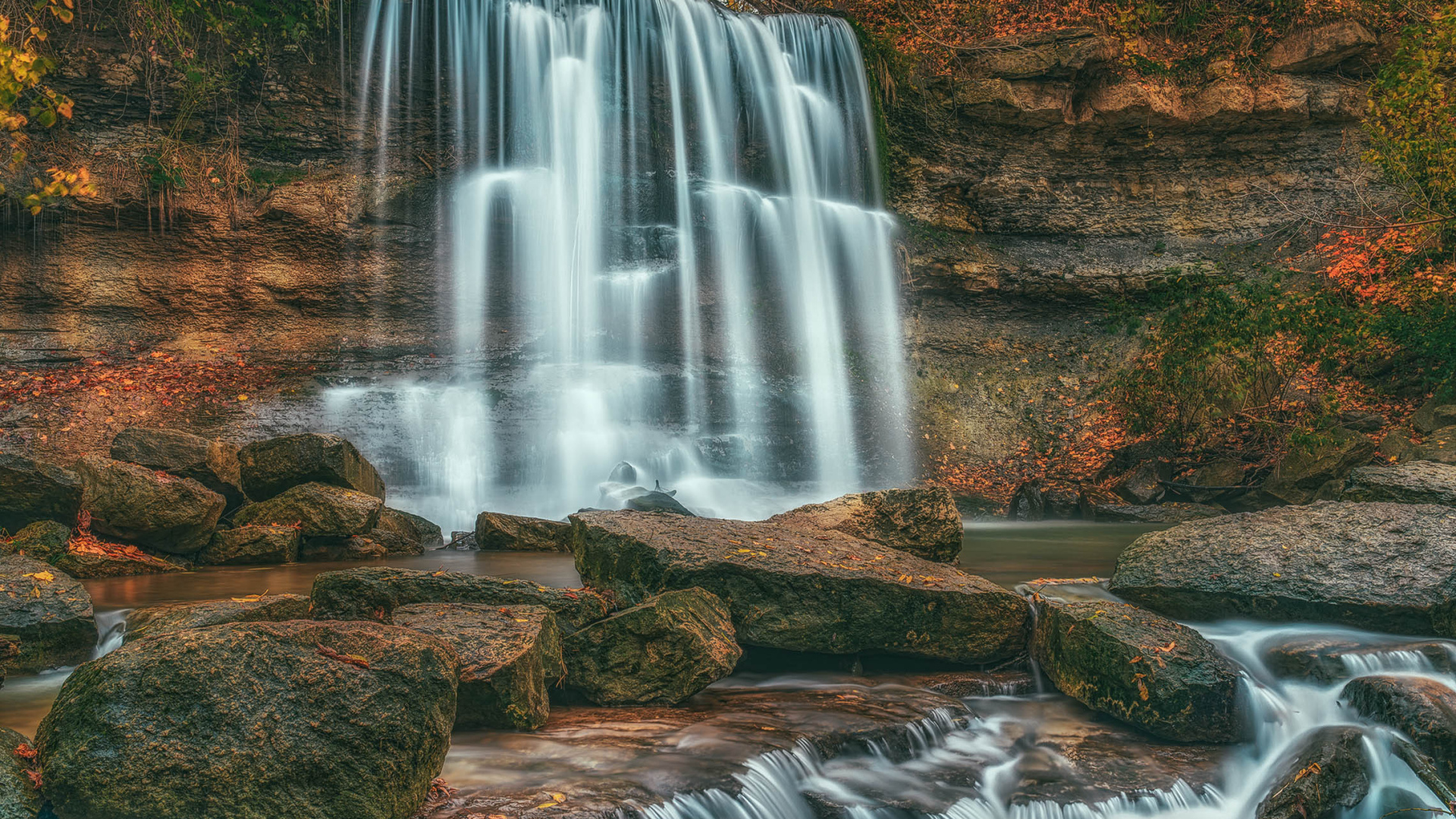 Завораживающая красота водопада