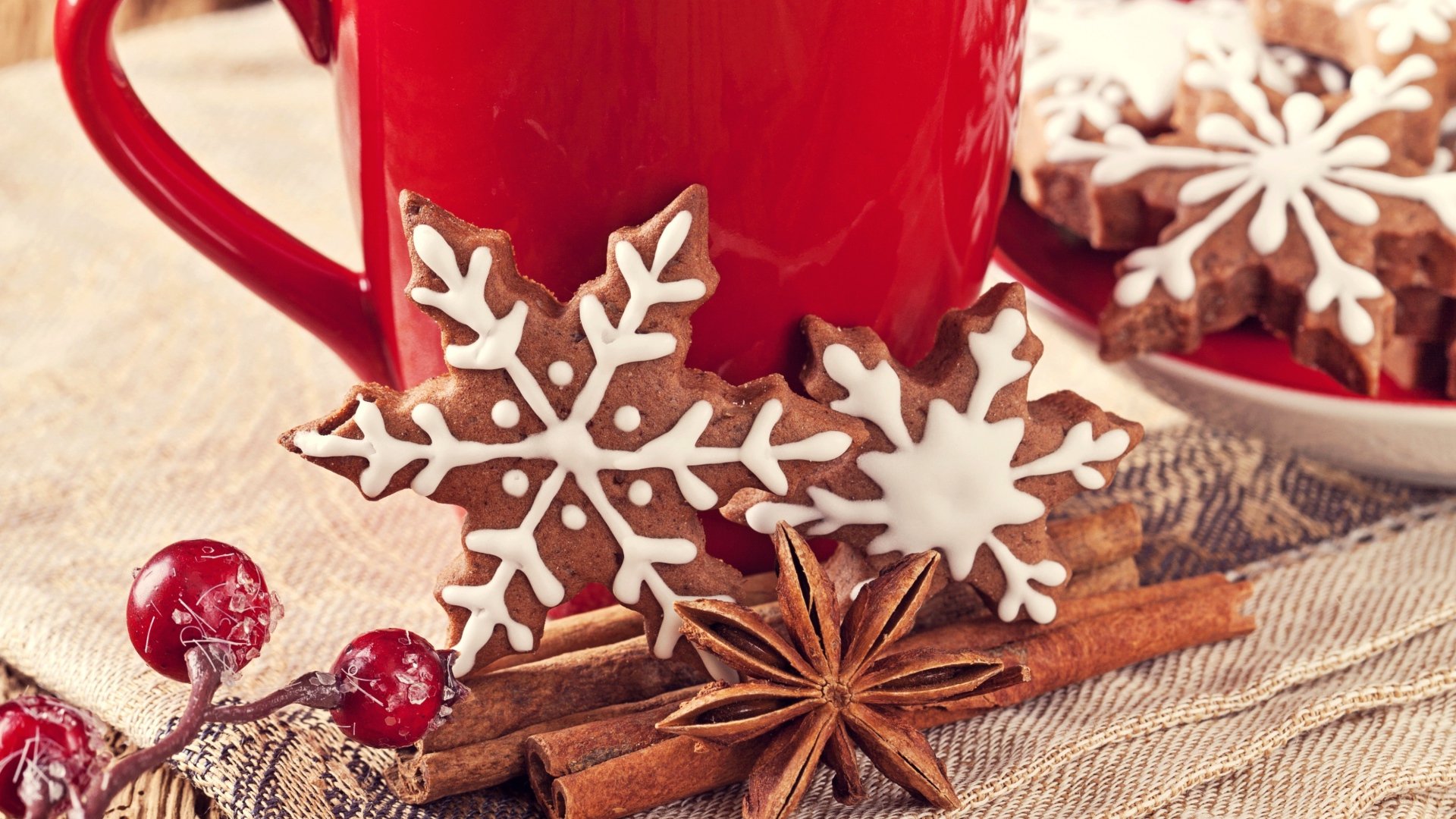 Теплый напиток с печеньем на Новый год 2015