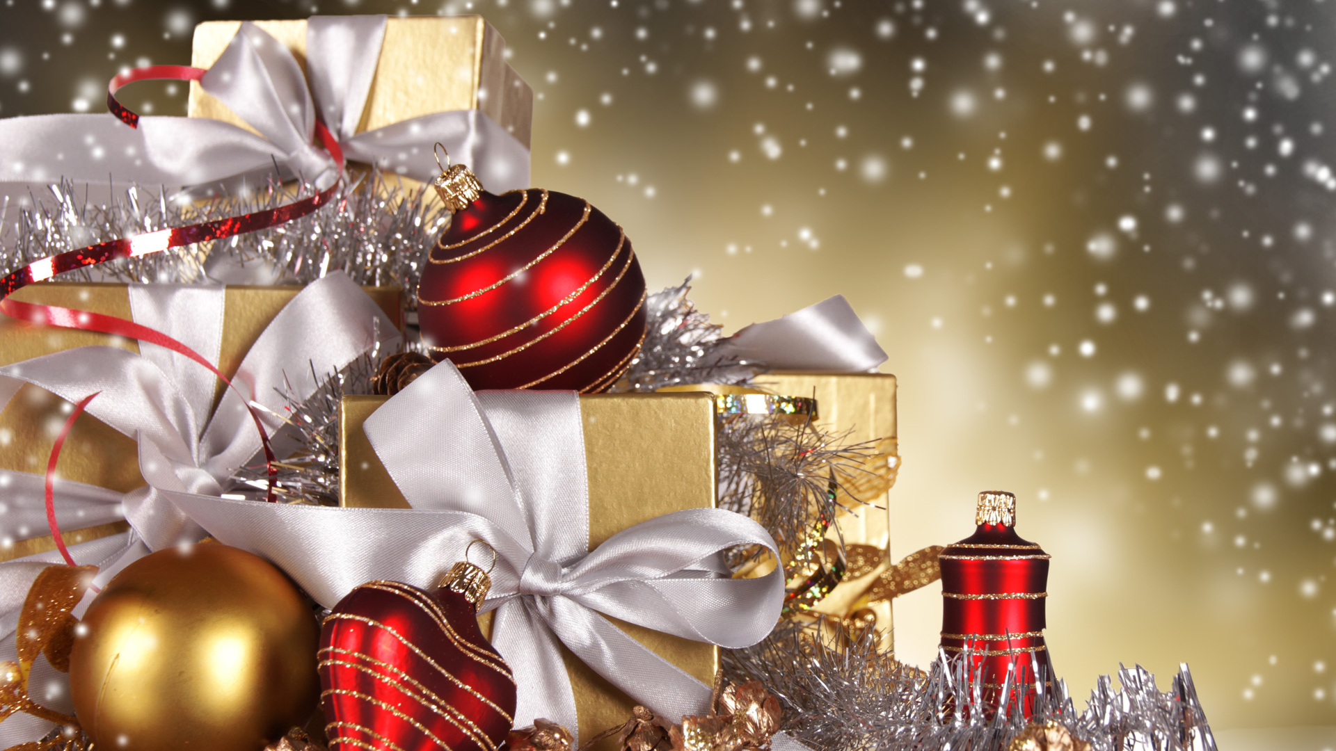 Коробки с подарками на Новый год