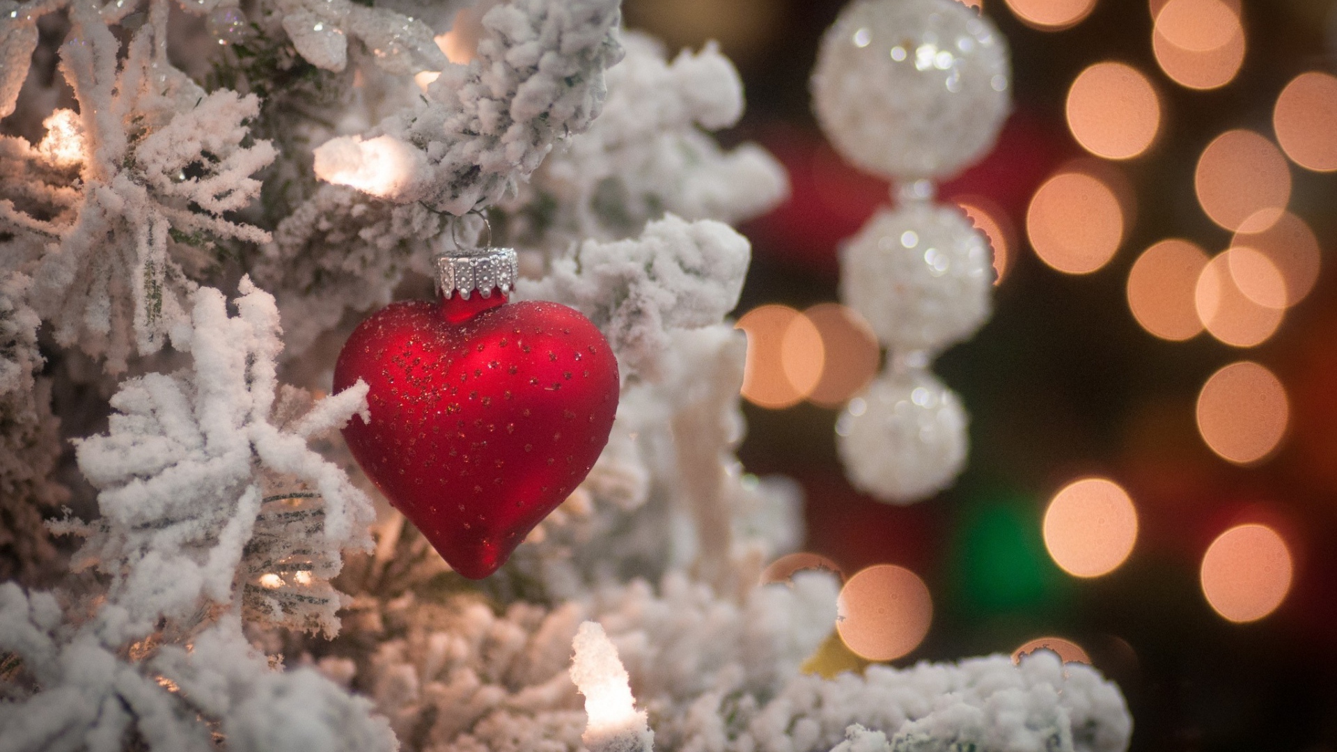 Сердечко на елке