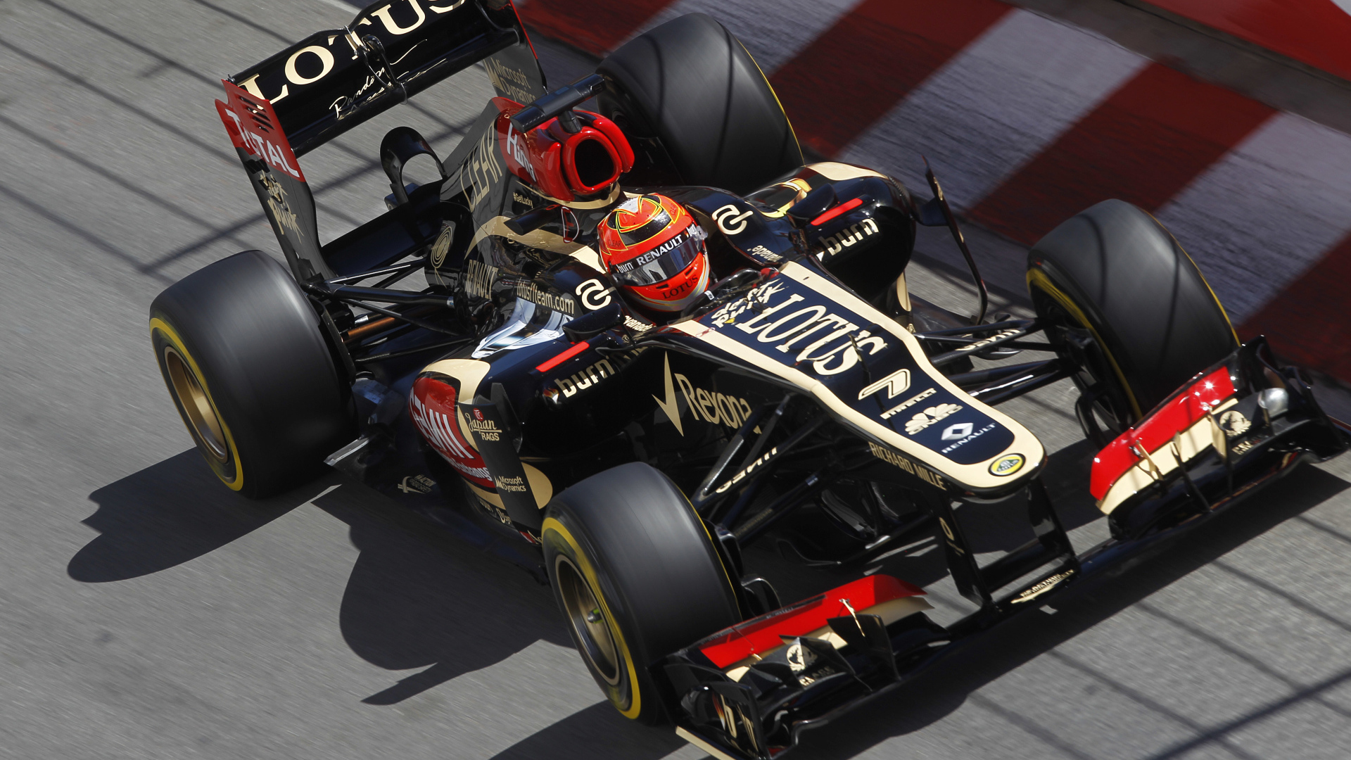 Гонщик на скоростной трассе