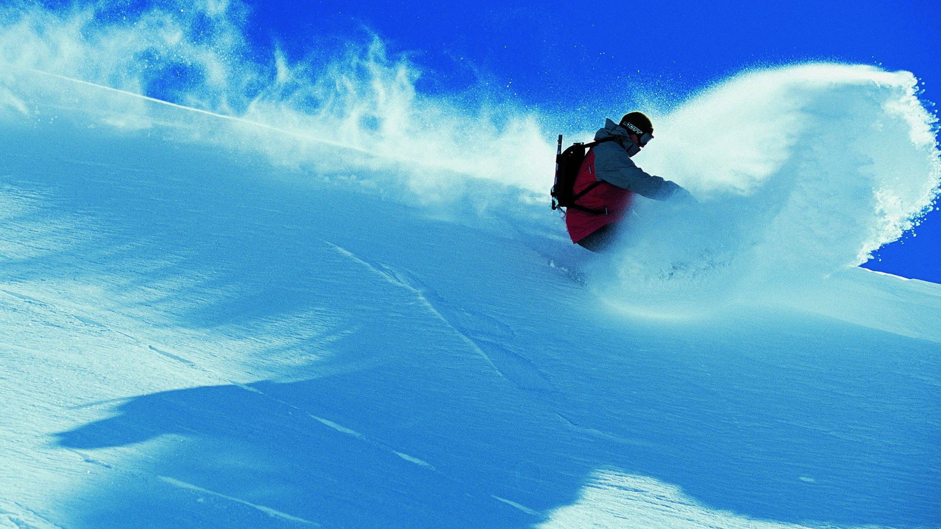 Сноубордист на спуске