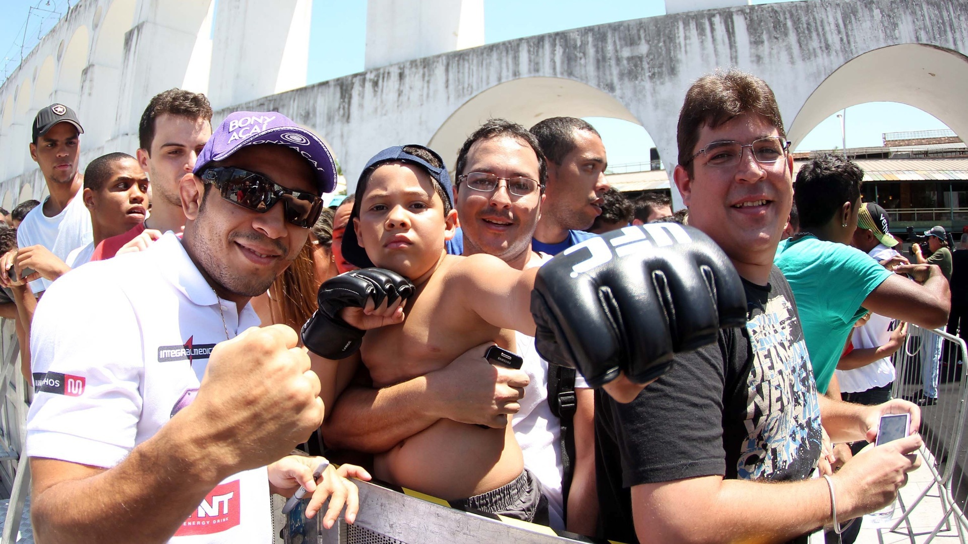 Известный UFC боец Хосе Альдо