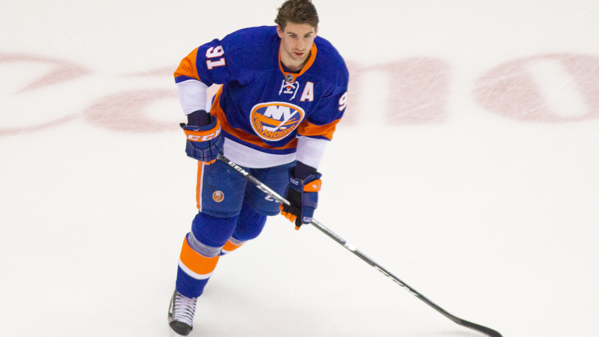 Известный Хоккеист из Айлендерс Джон Таварес