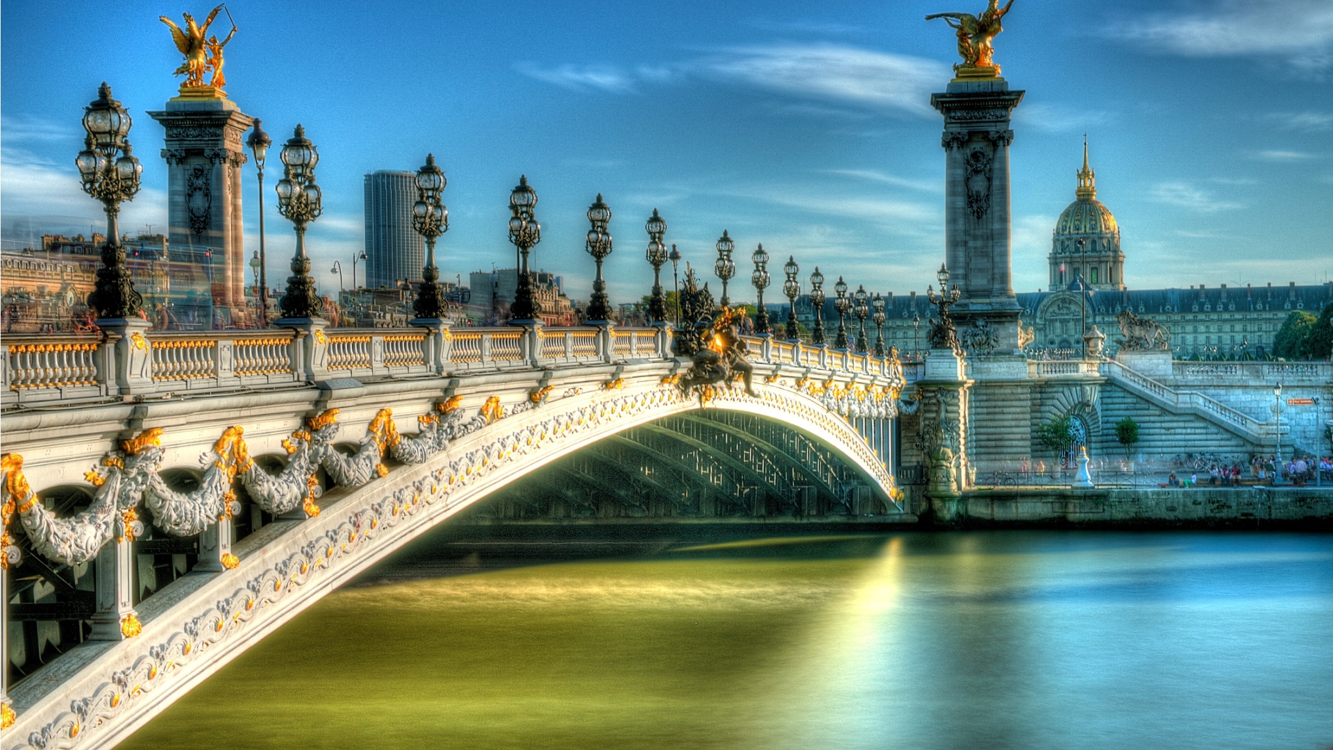 Мост через реку в Париже