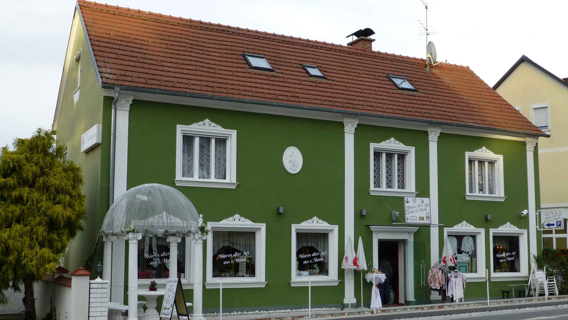 Зеленый дом на курорте Бад Лойперсдорф, Австрия