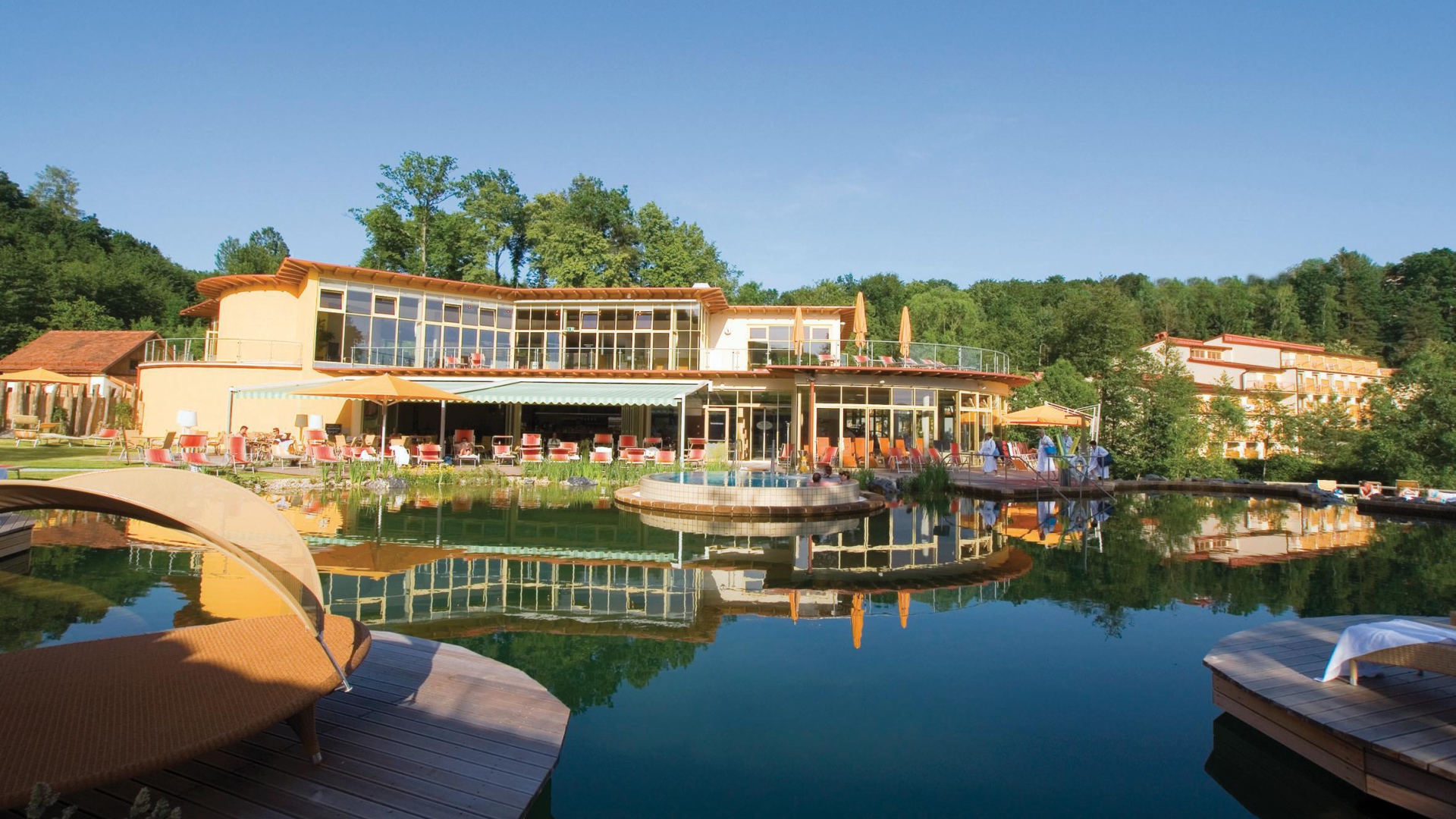 Бассейн в отеле на курорте Бад Лойперсдорф, Австрия