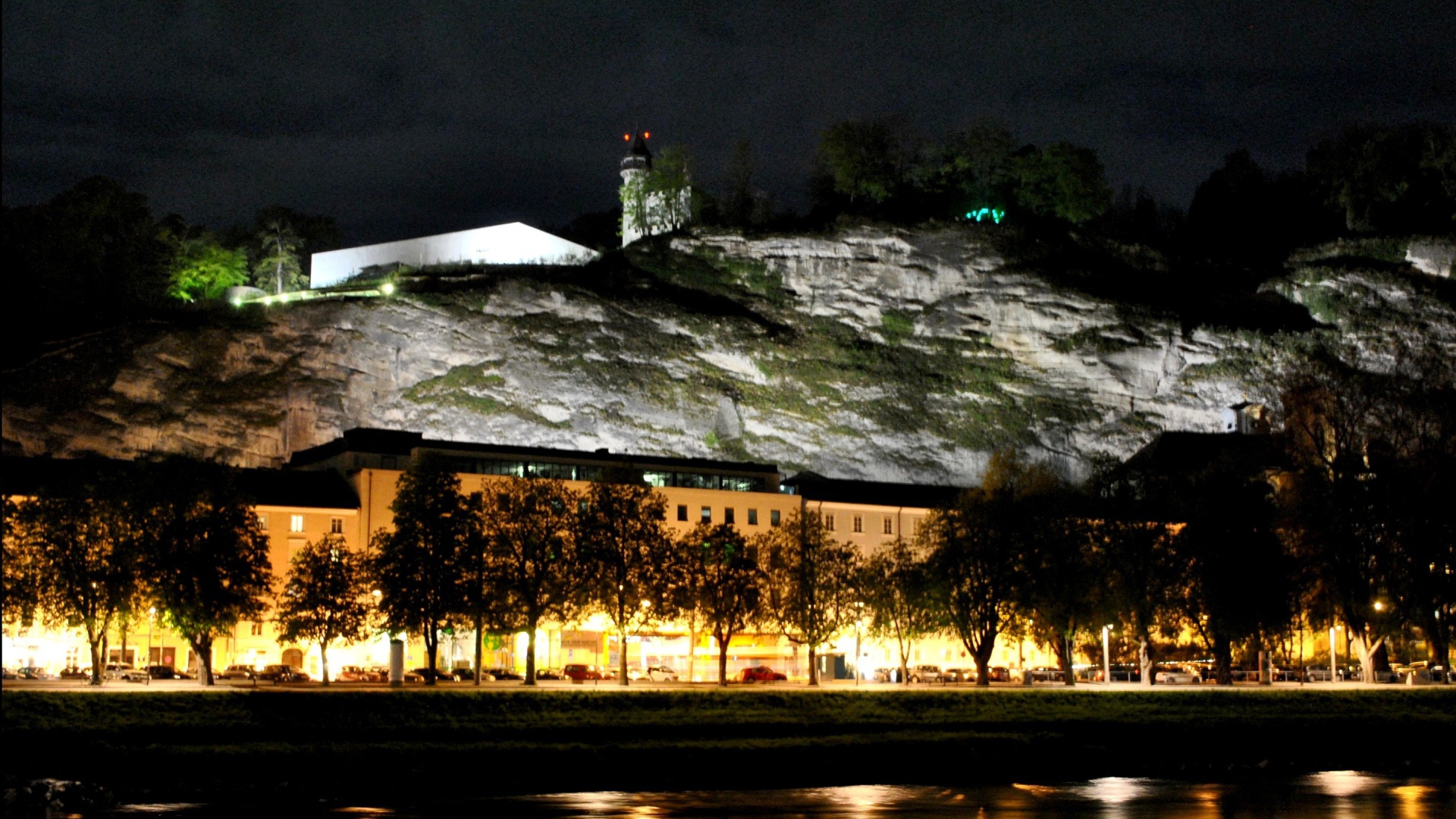 Ночная подсветка в городе  Зальцбург, Австрия