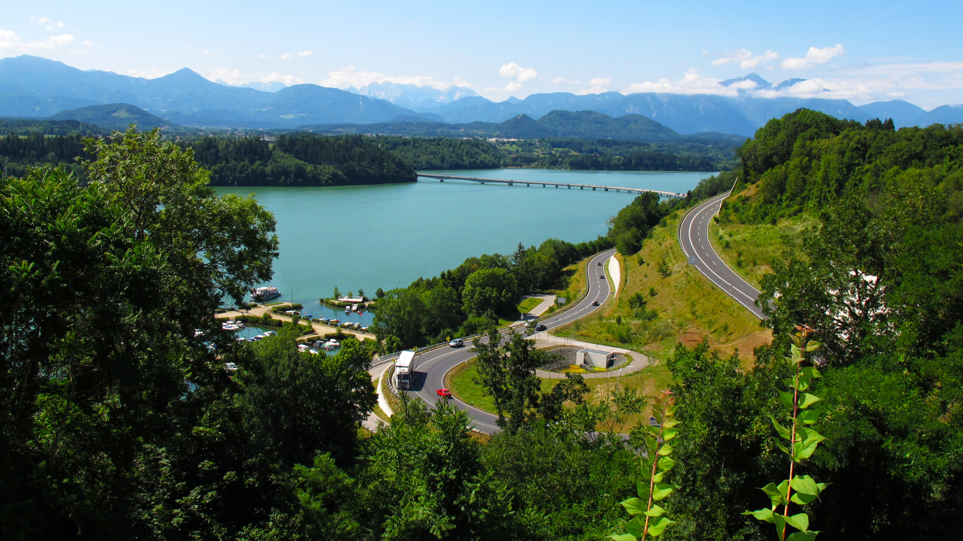 Дорога у побережья озера Клопайнер Зее, Австрия