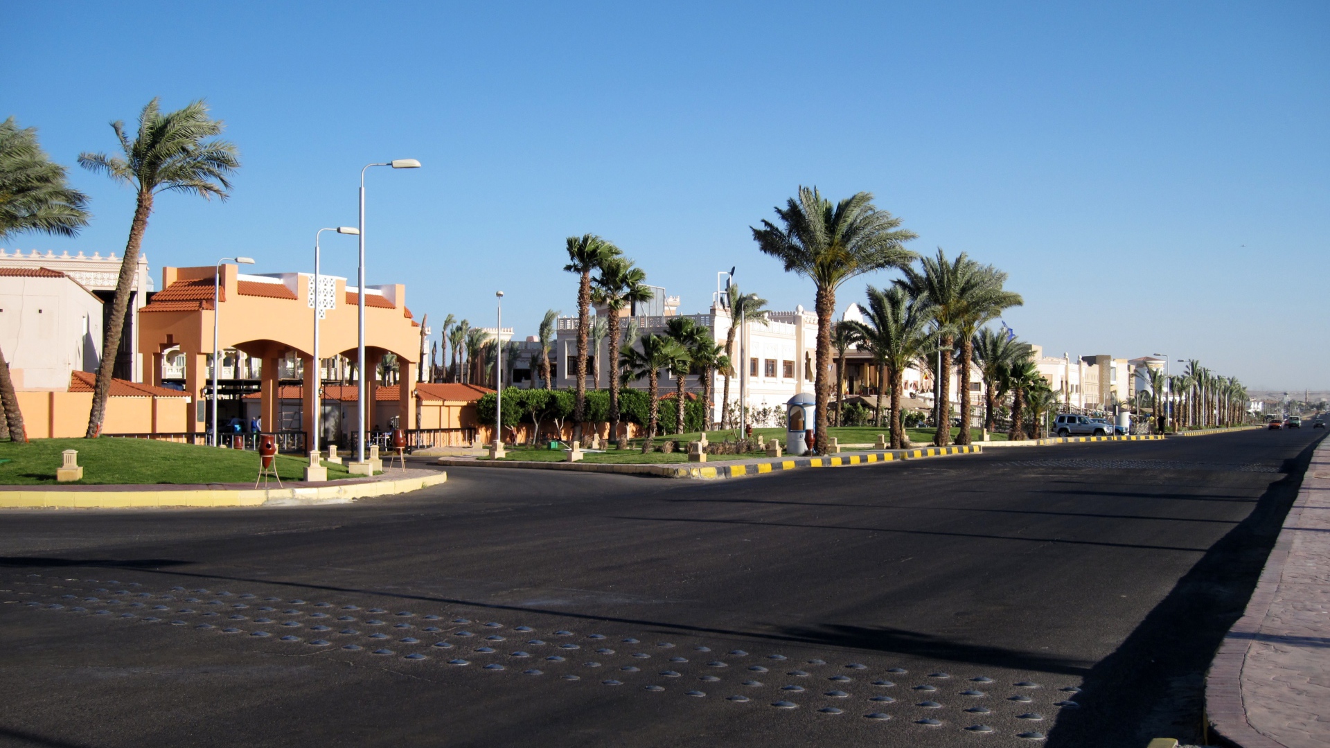 Прибрежная улица на курорте Хургада, Египет