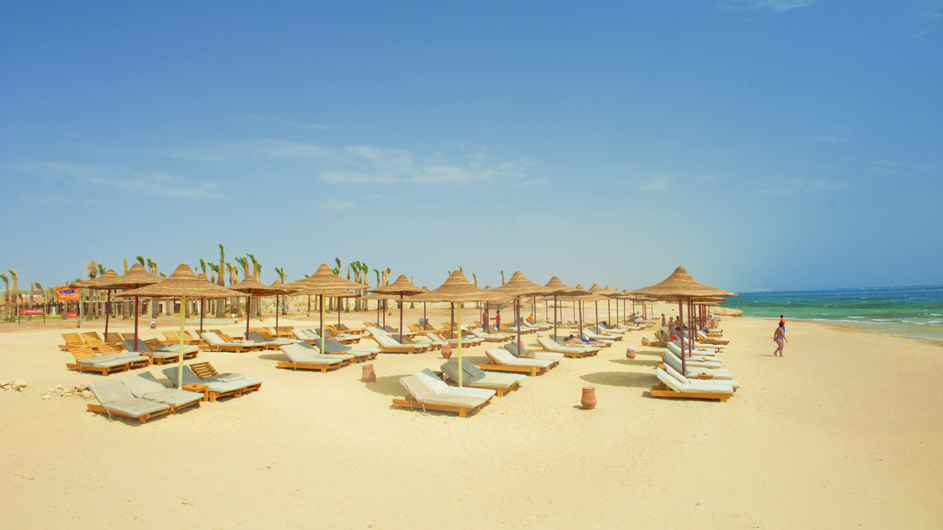 Золотой пляж на курорте Марса Алам, Египет