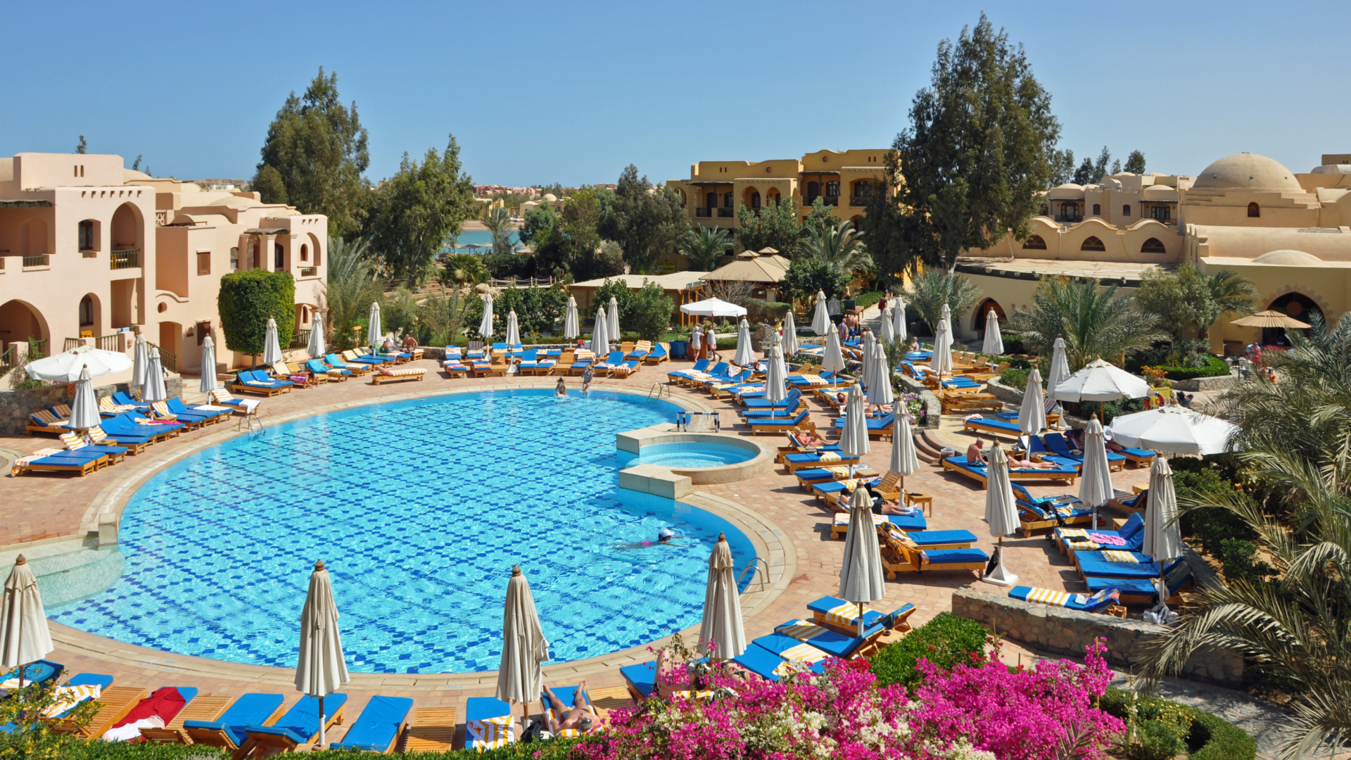 Бассейн в отеле на курорте Эль Гуна, Египет