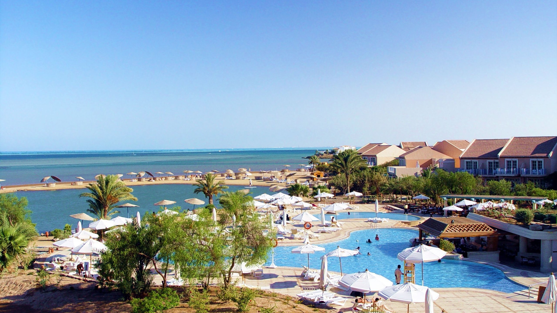 Отель на побережье на курорте Эль Гуна, Египет