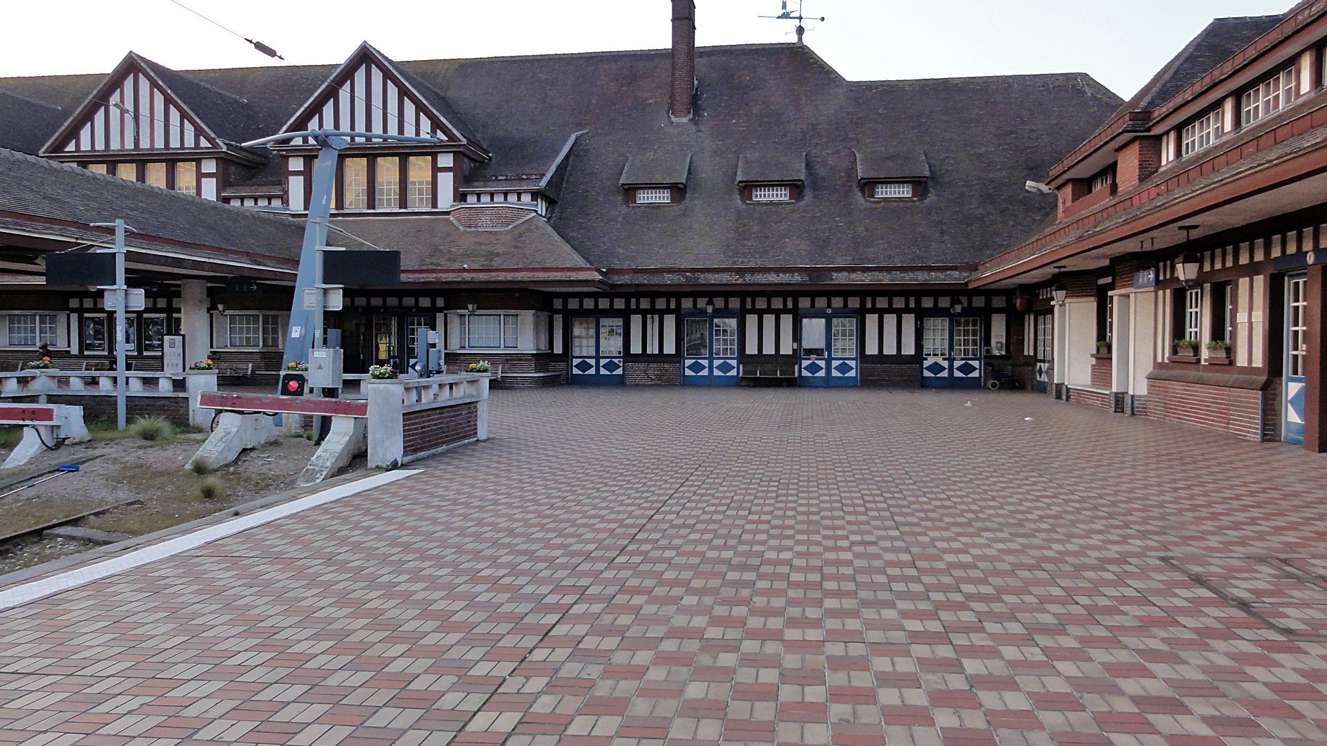 Площадь на курорте Довиль, Франция