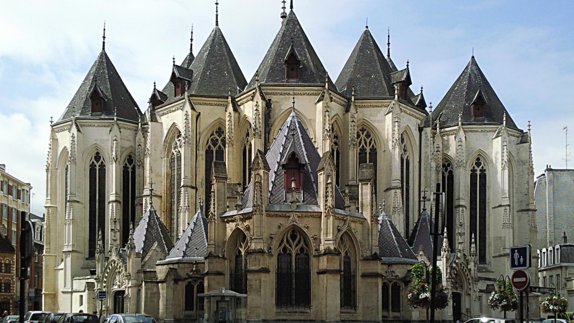 Красивое здание в городе Лилль, Франция