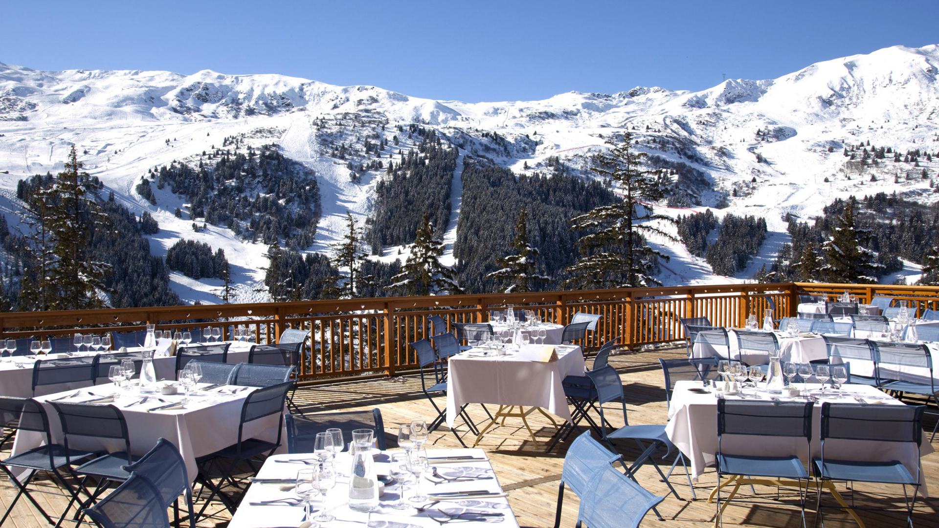 Кафе на горнолыжном курорте Мерибель, Франция