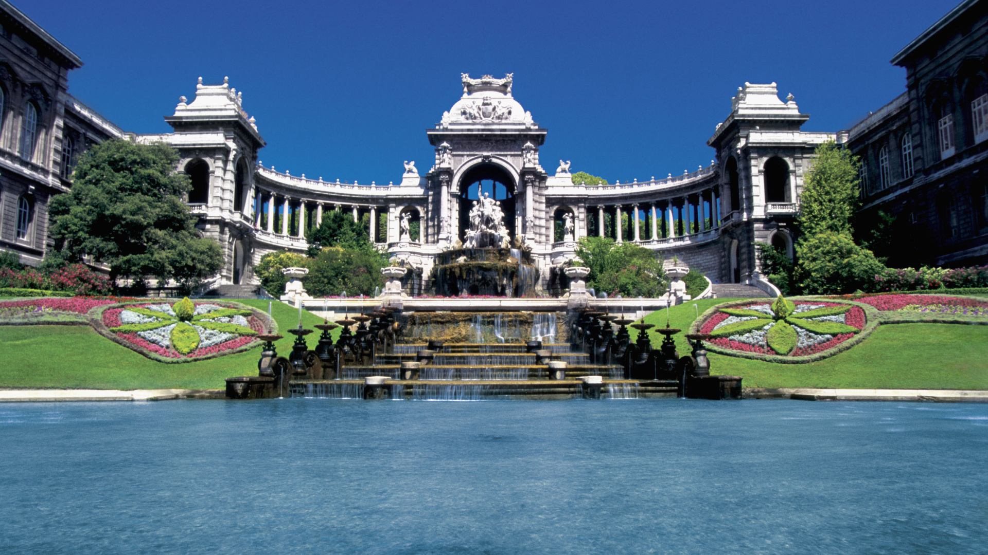 Фонтан в городе Марсель, Франция