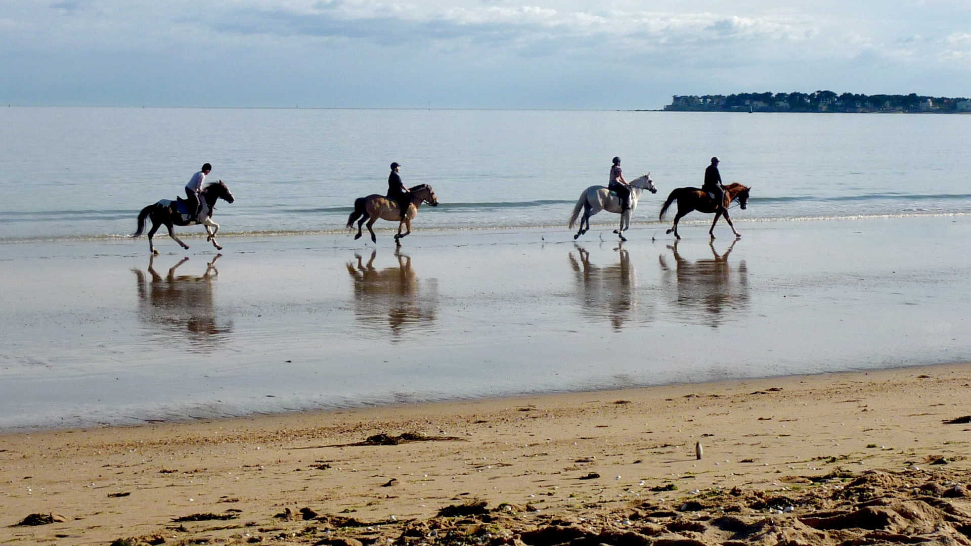 Конная прогулка на курорте Ла Боль, Франция