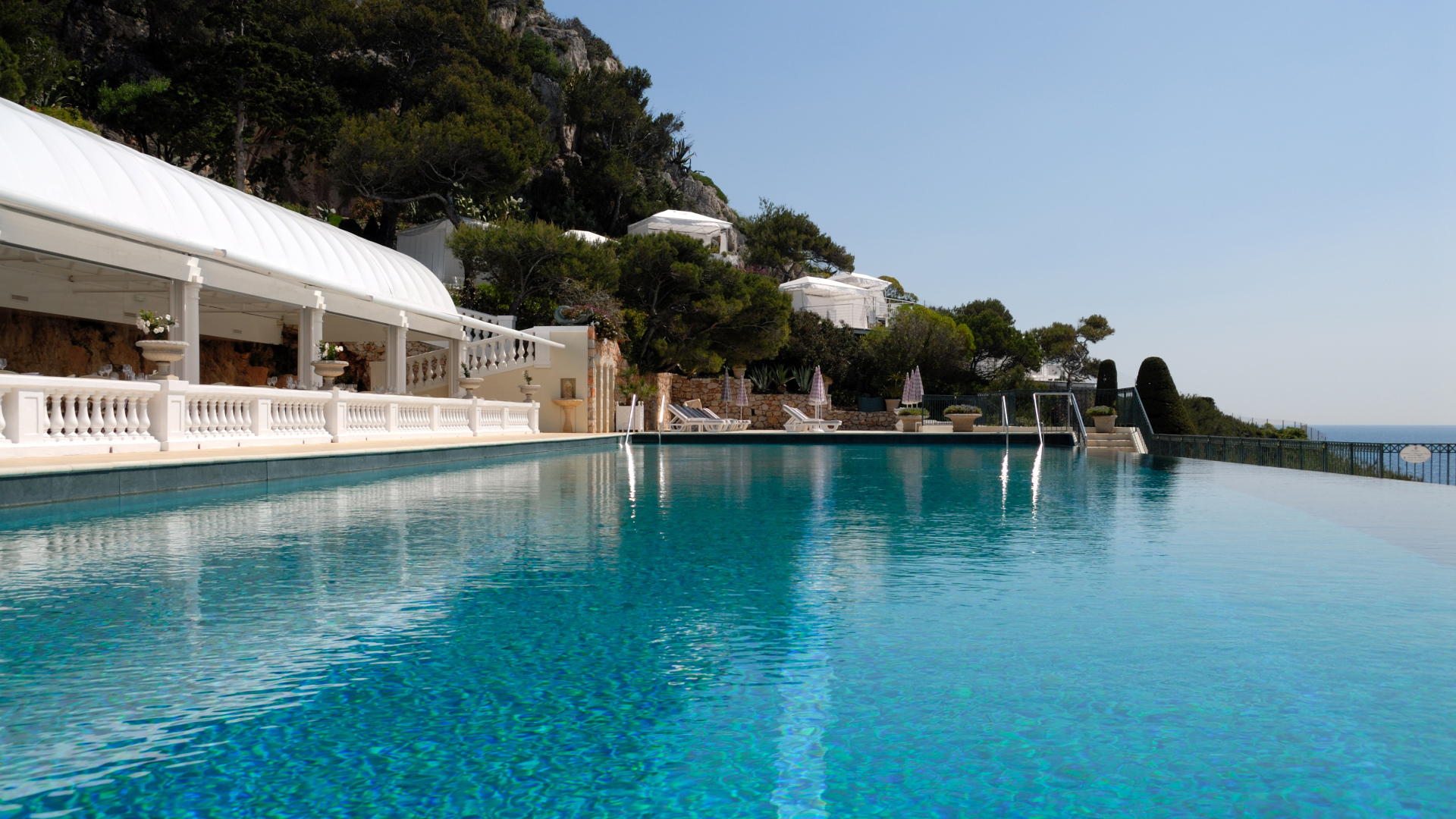 Бассейн в отеле на курорте Сен-Жан-Кап-Ферра, Франция