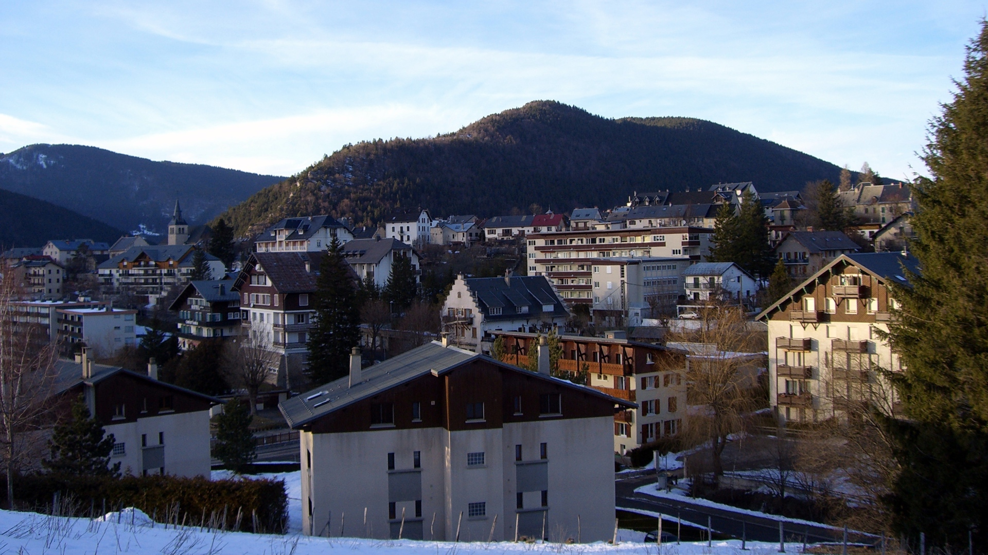 Город на курорте Виллар-де-Ланс, Франция