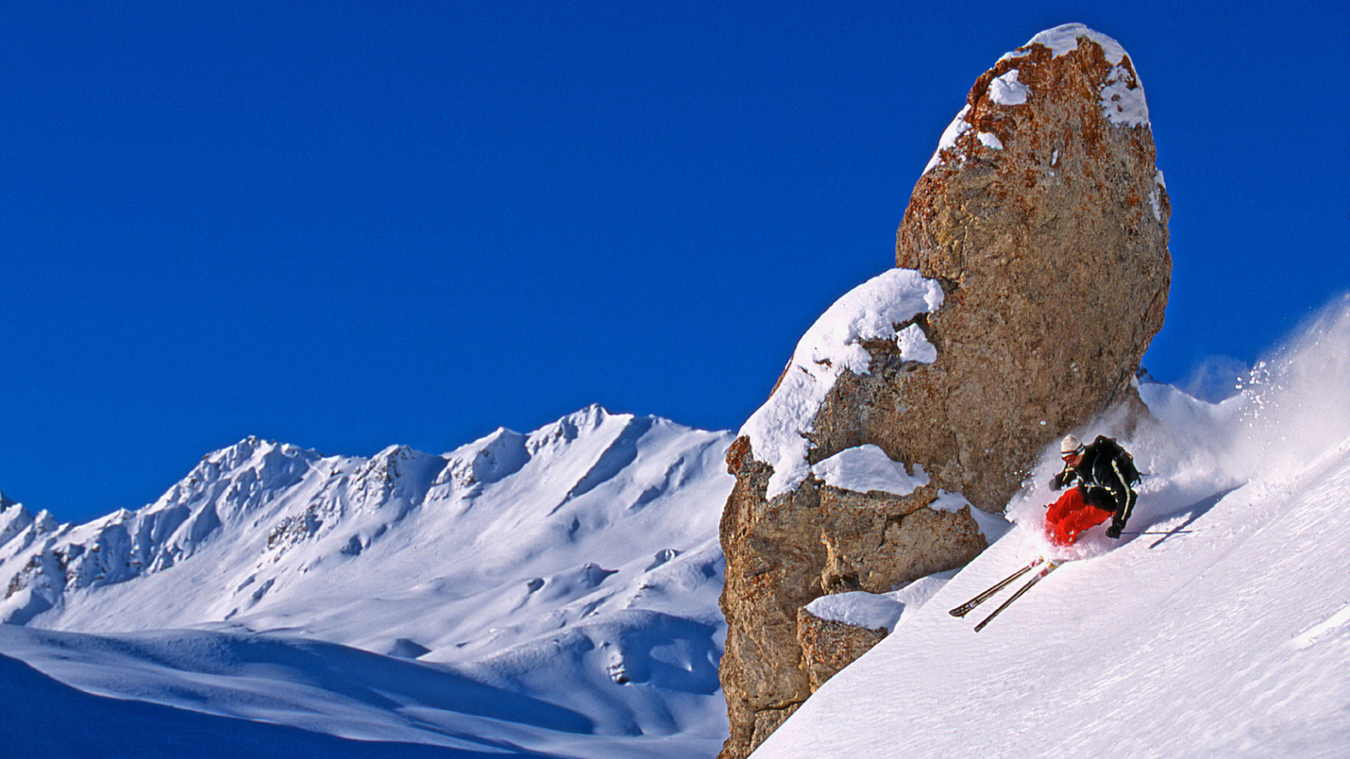 Лыжник на горнолыжном курорте Валь д'Изер, Франция