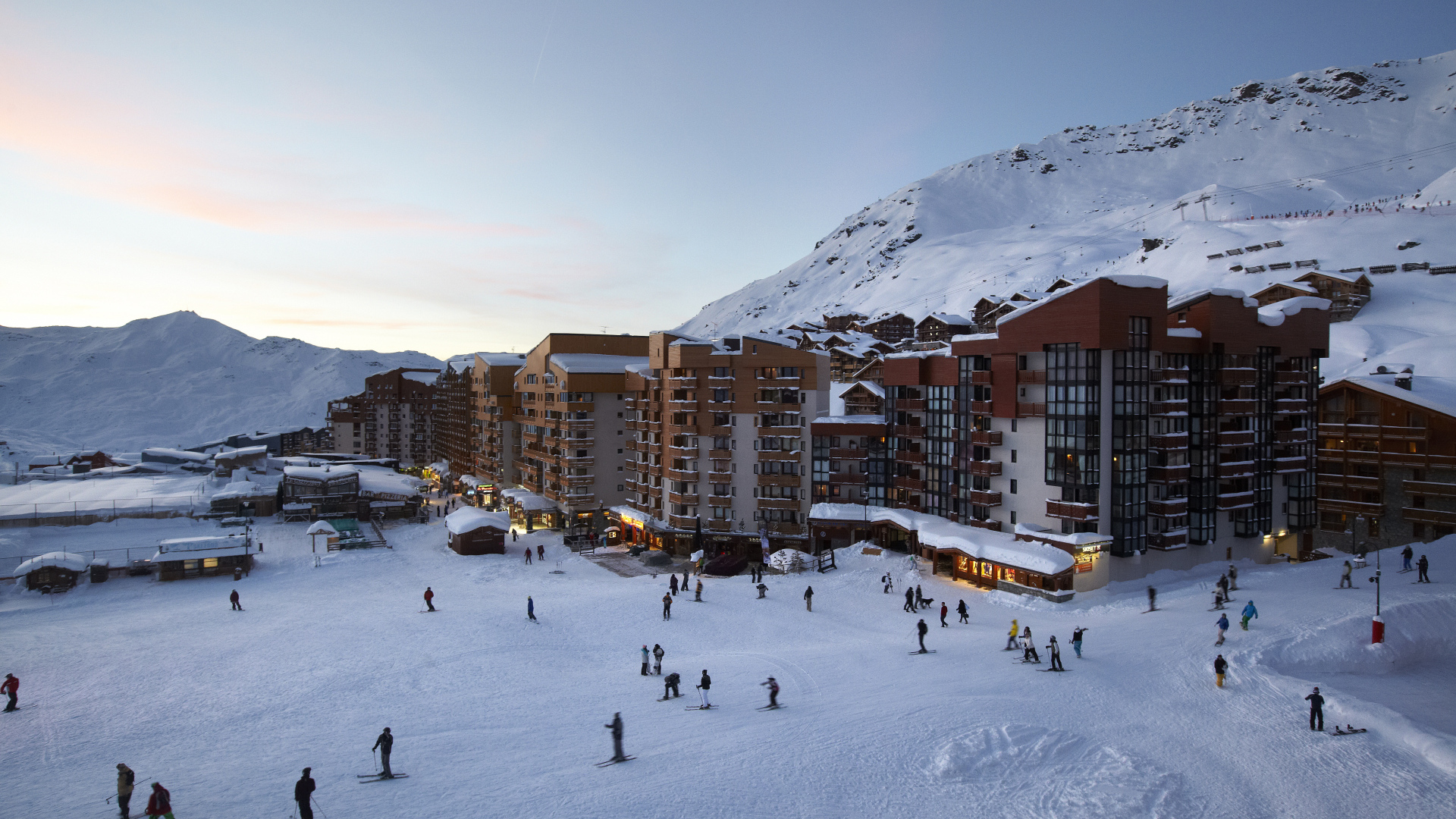 Городские здания на горнолыжном курорте Валь-Торанс, Франция