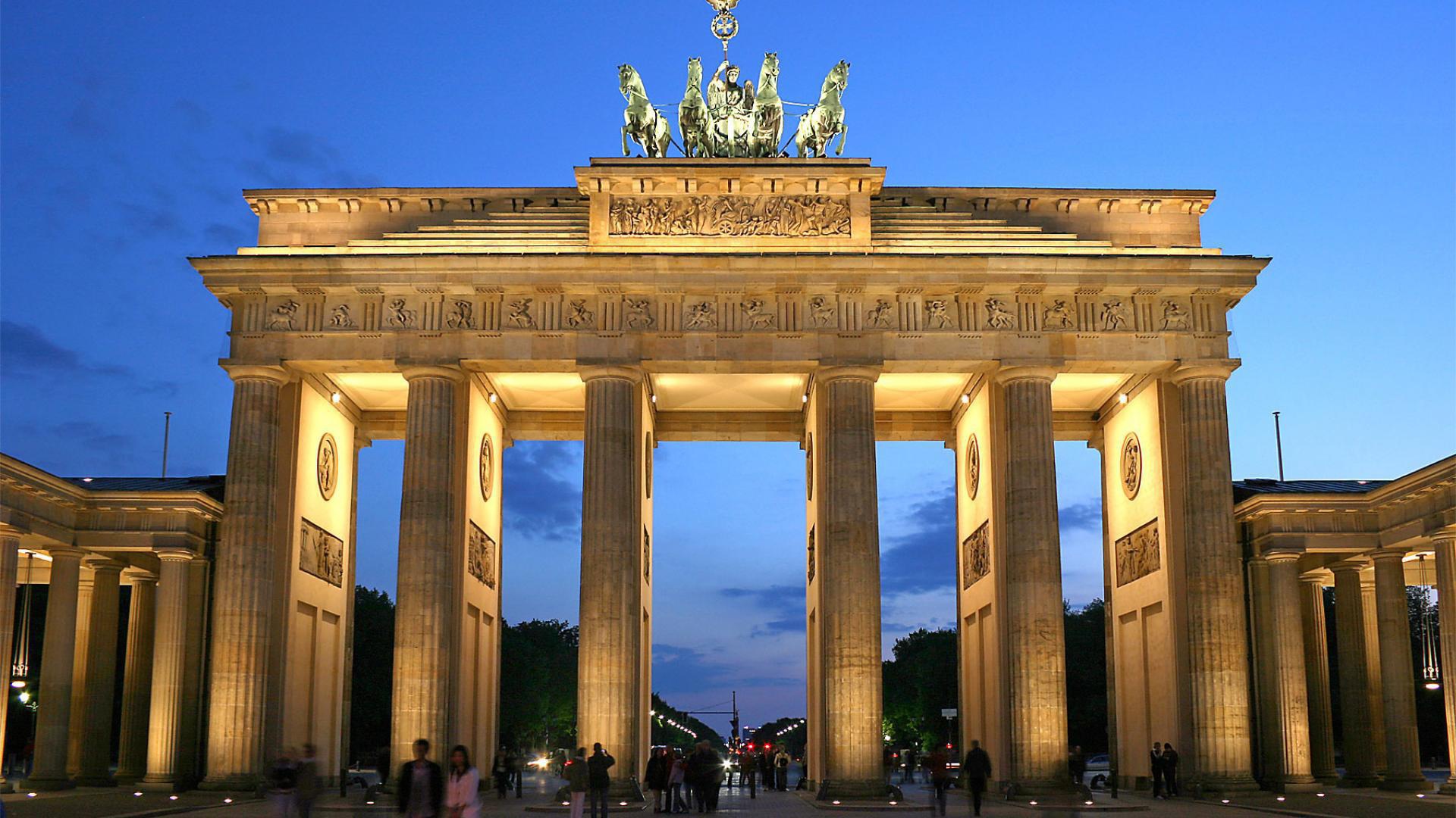 Брандербургские ворота в Берлине