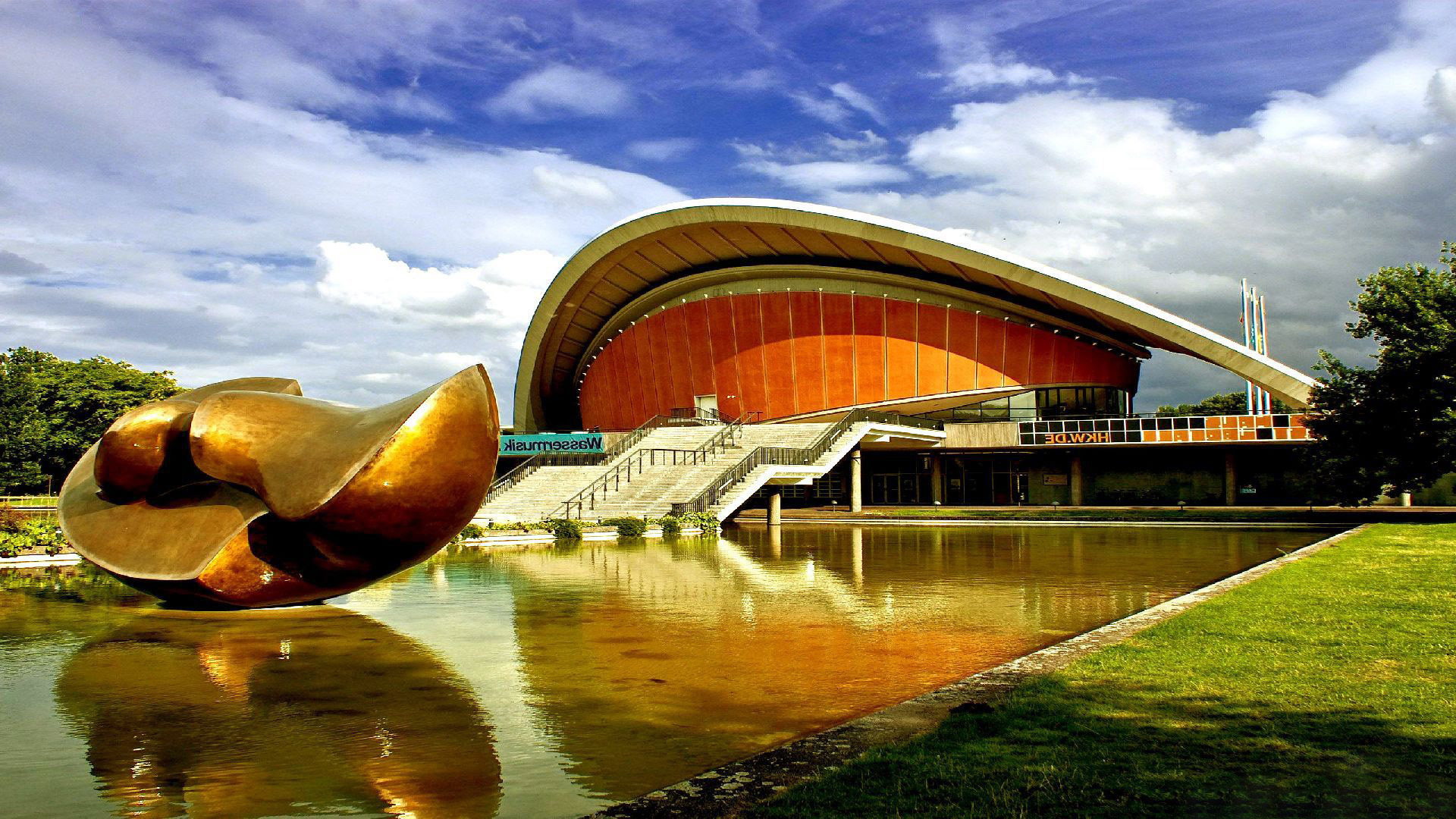 Необычное соооружение в Берлине