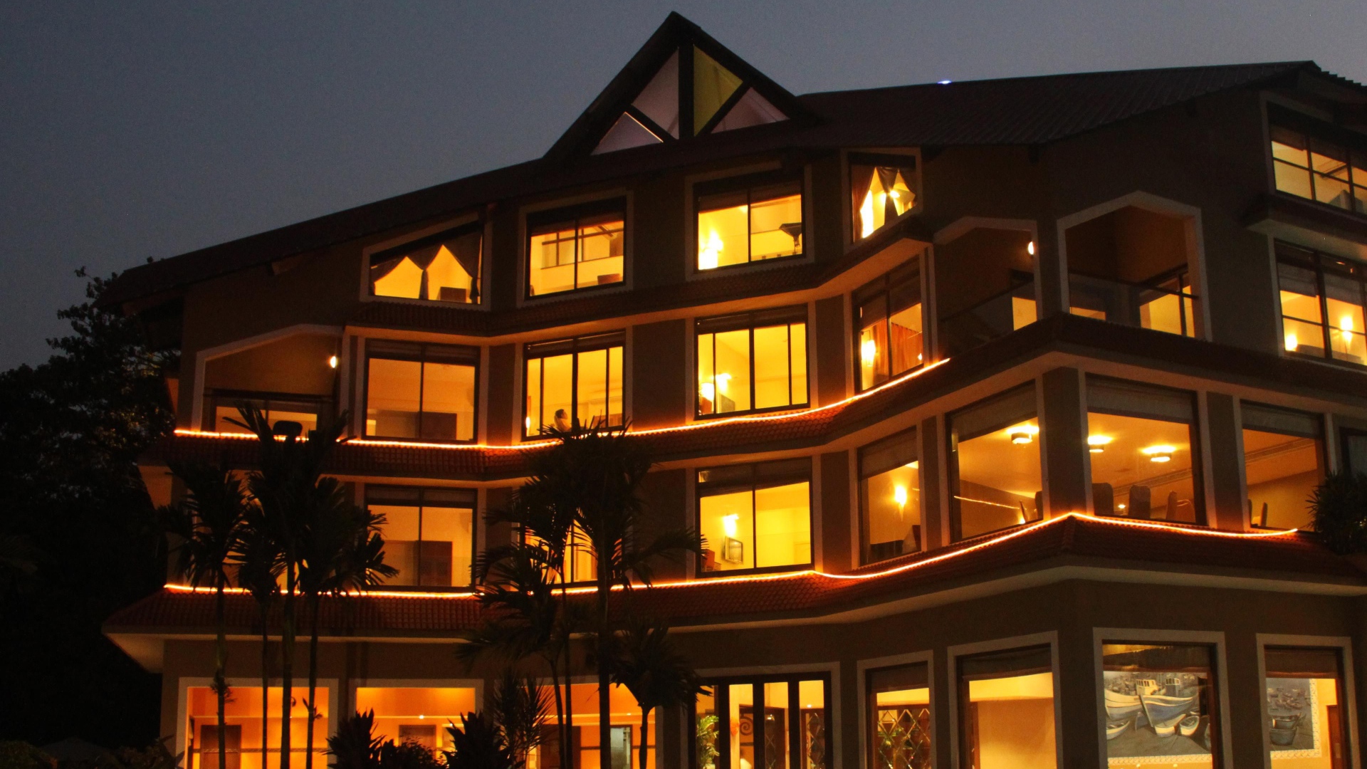 Дома ночью в Гоа