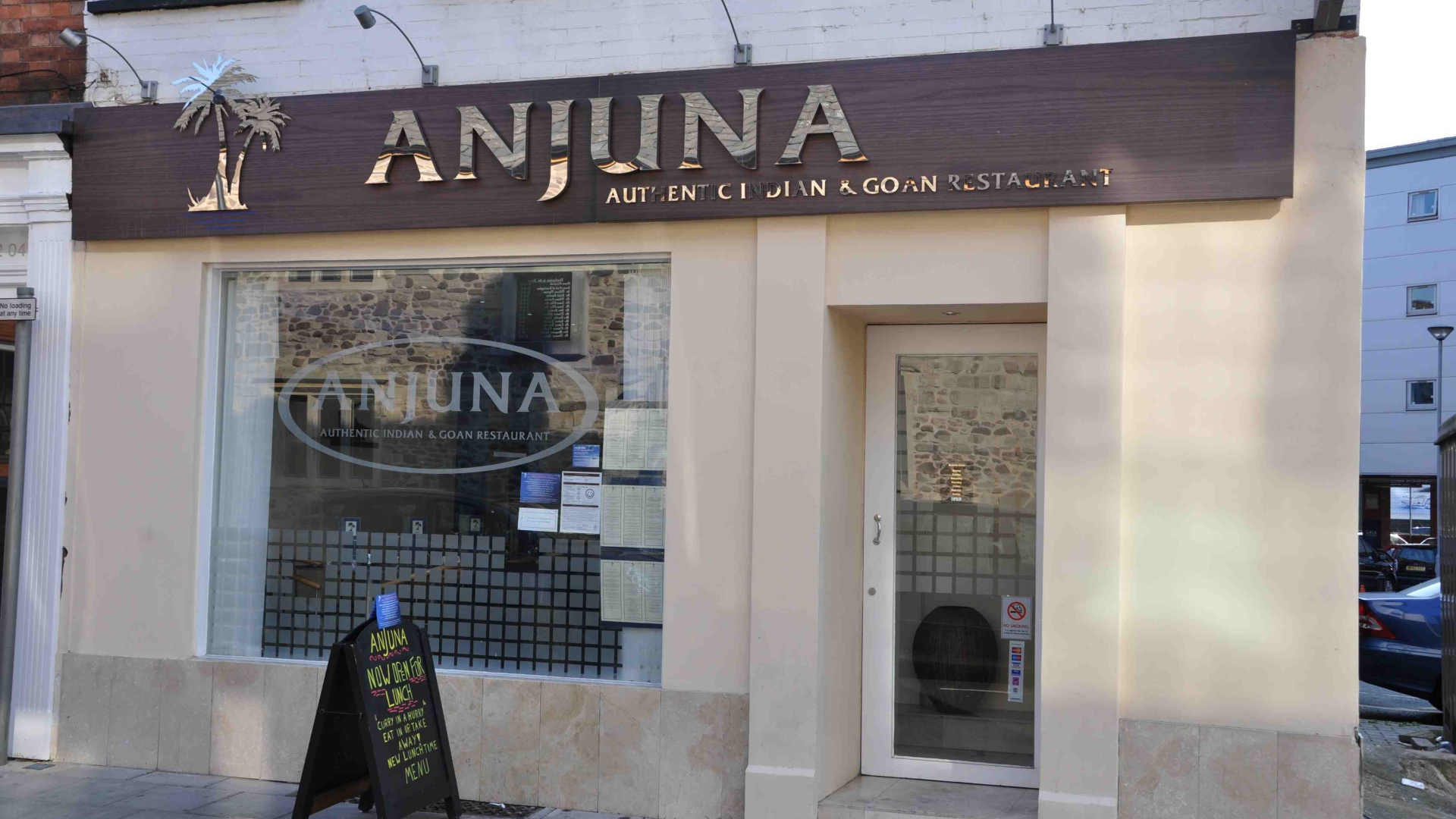 Прогулка по улицам Анджуны