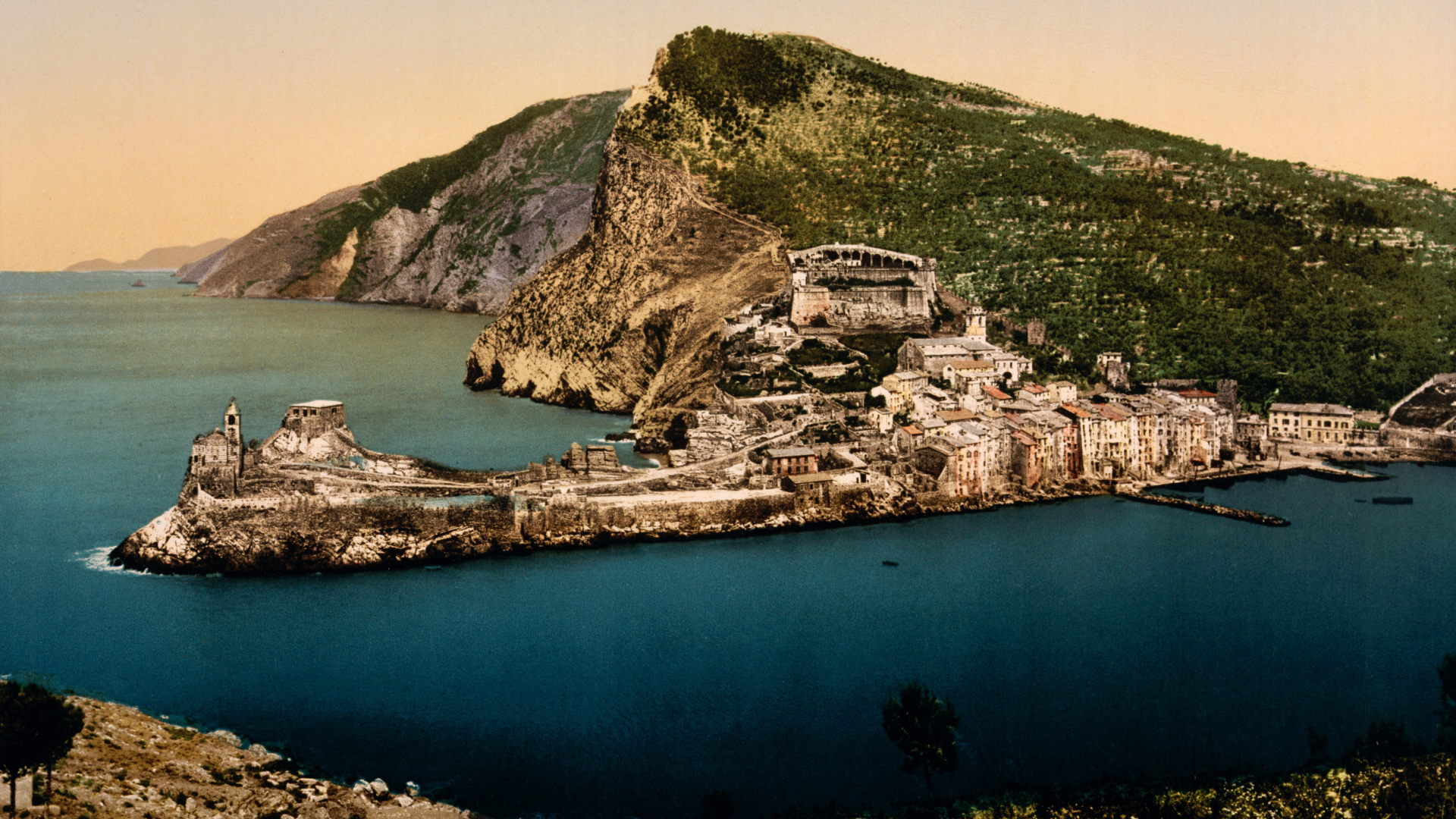 Тихая гавань на побережье в Лигурии, Италия