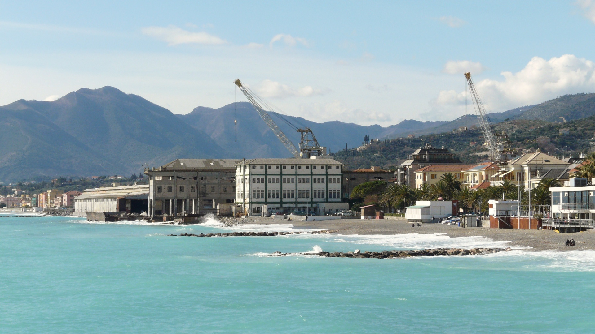 Осенний отдых на курорте в Пьетра Лигуре, Италия