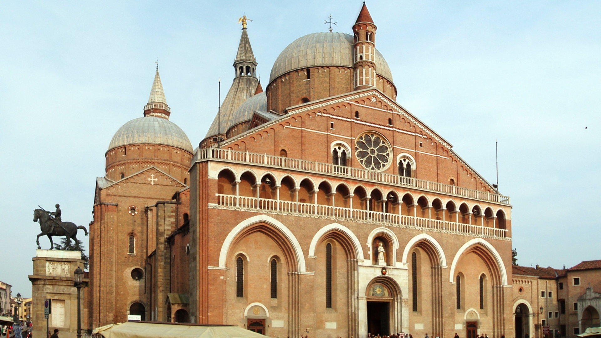 Базилика Ди Сан Антонио в Падуе, Италия