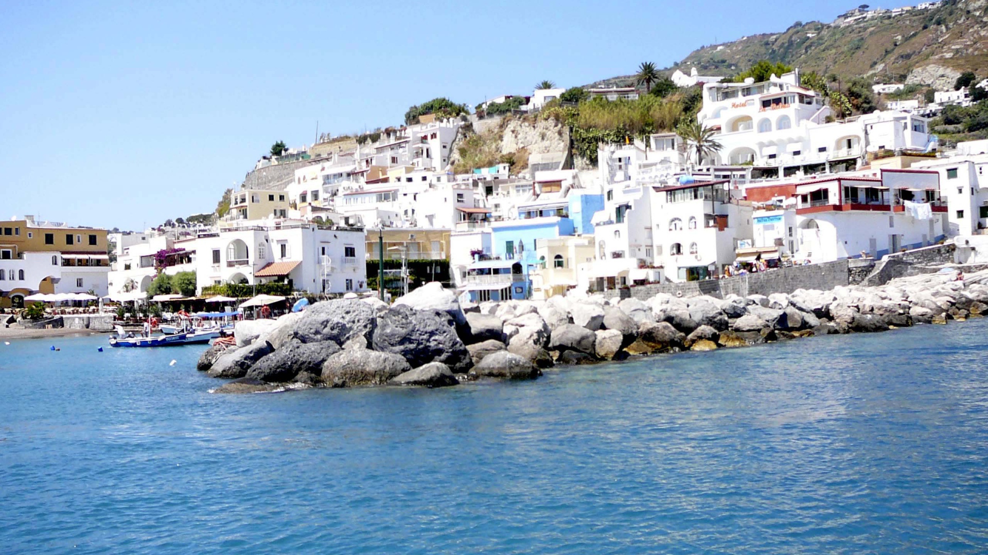 Голубая лагуна на острове Искья, Италия