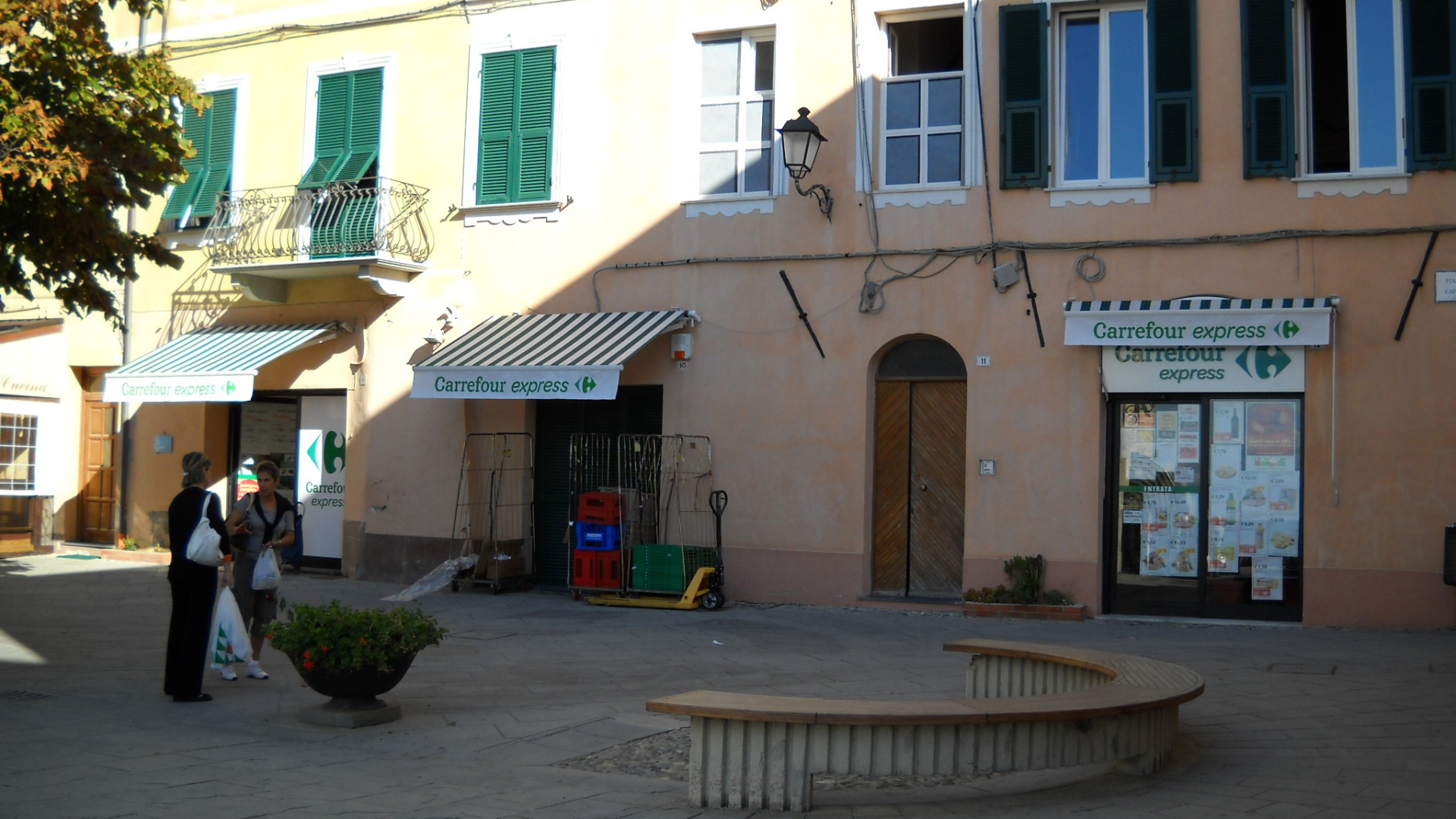 Городская улица в Санто Стефано аль Маре, Италия