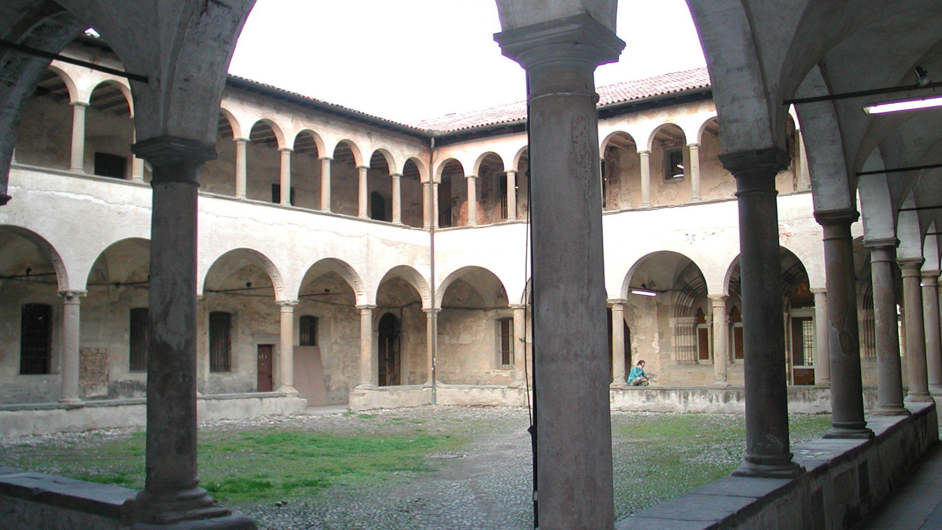 Двор университета в Бергамо, Италия