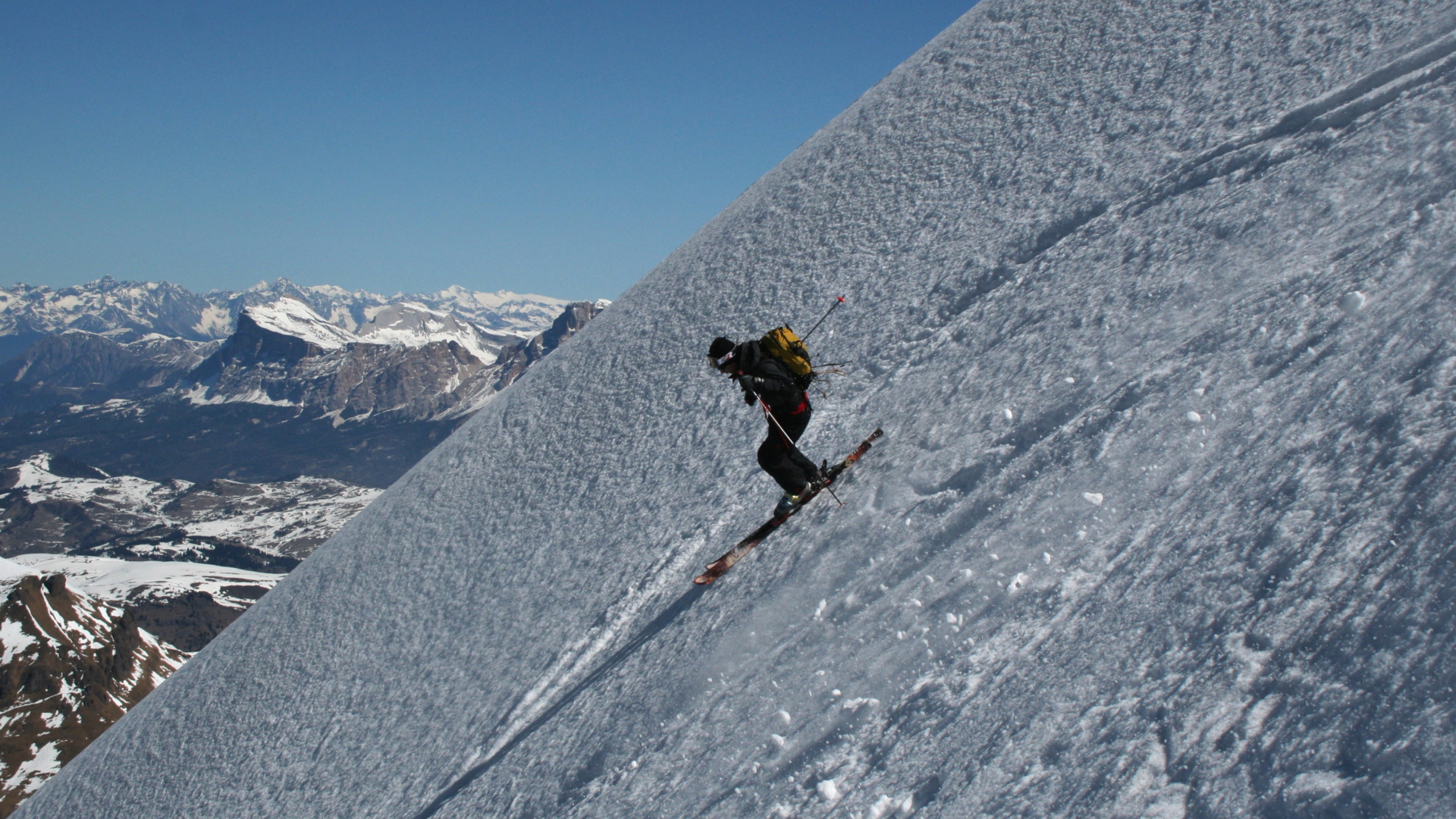 Спуск со склона на горнолыжном курорте Арабба, Италия