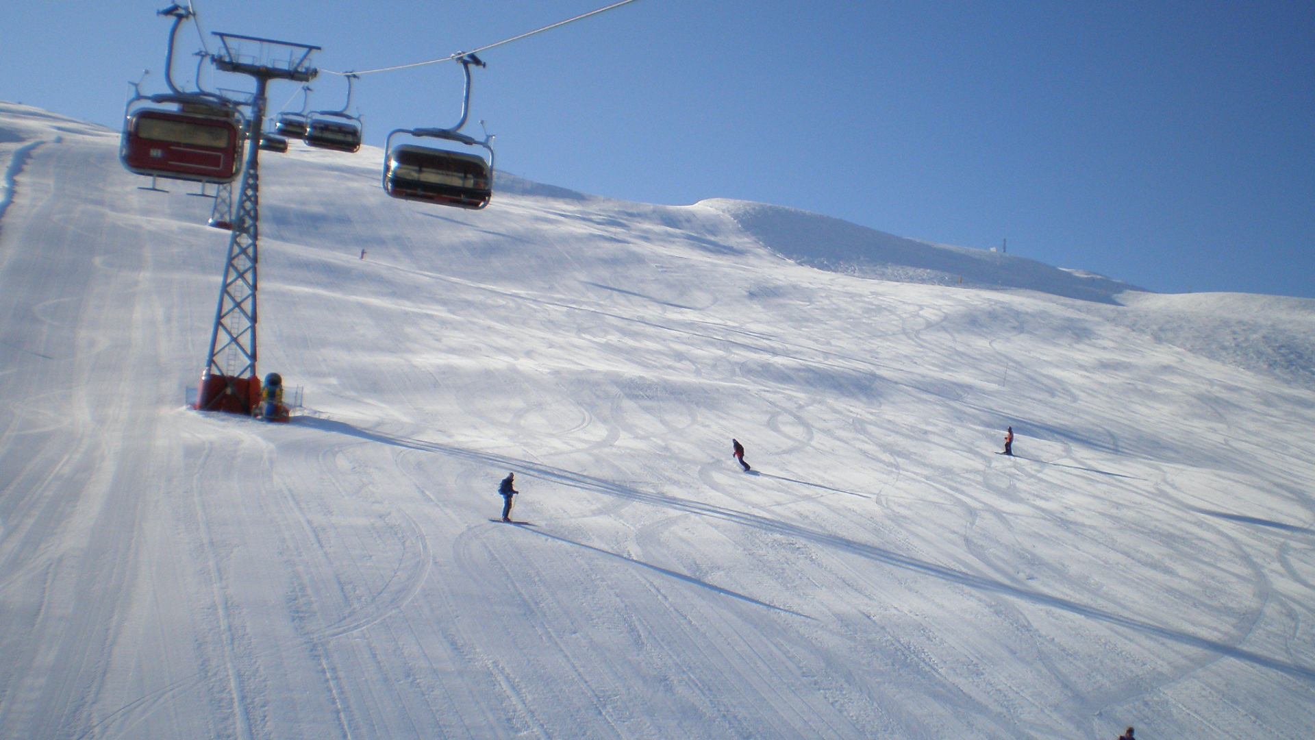 Спуск на лыжах на горнолыжном курорте Валь ди Соль, Италия