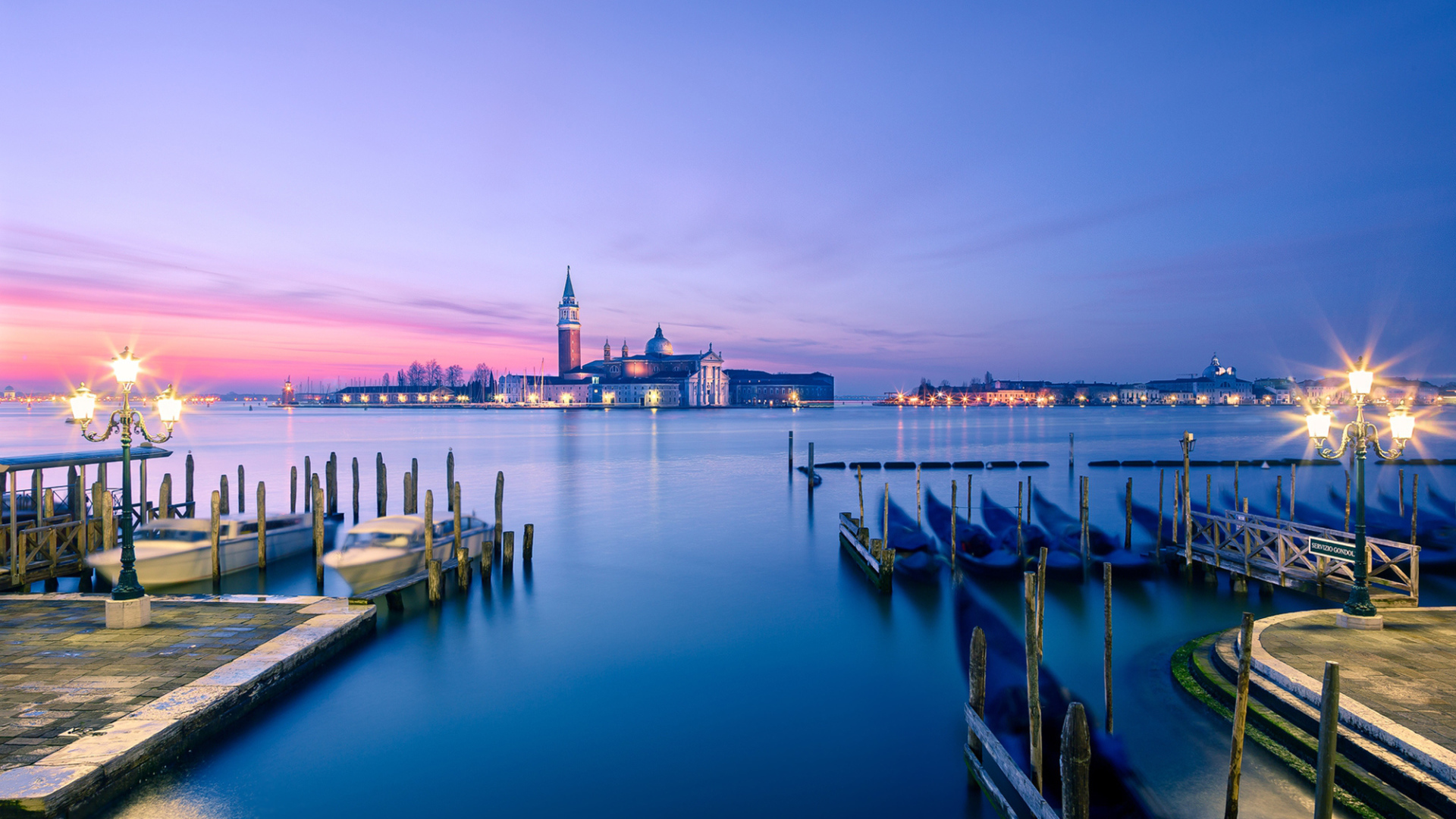 Сияние вечерних огней в Венеции, Италия