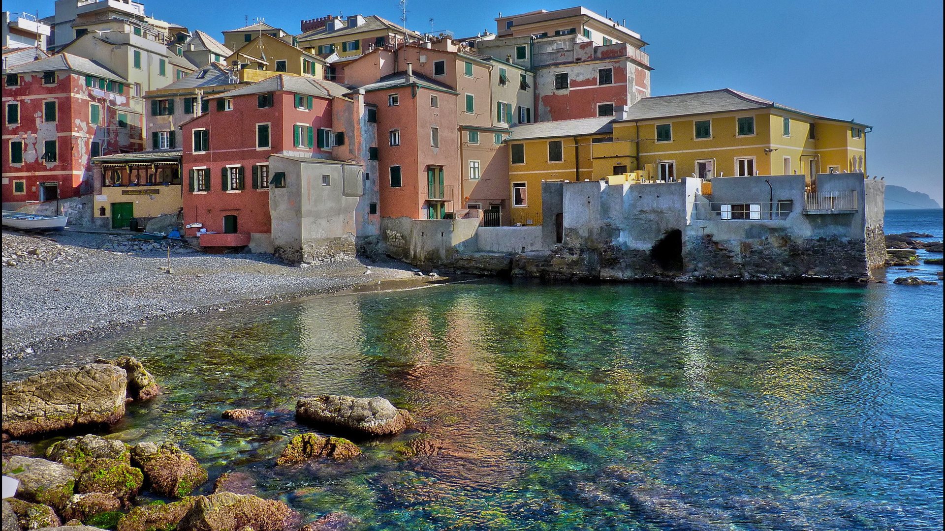 Залив в Генуе, Италия